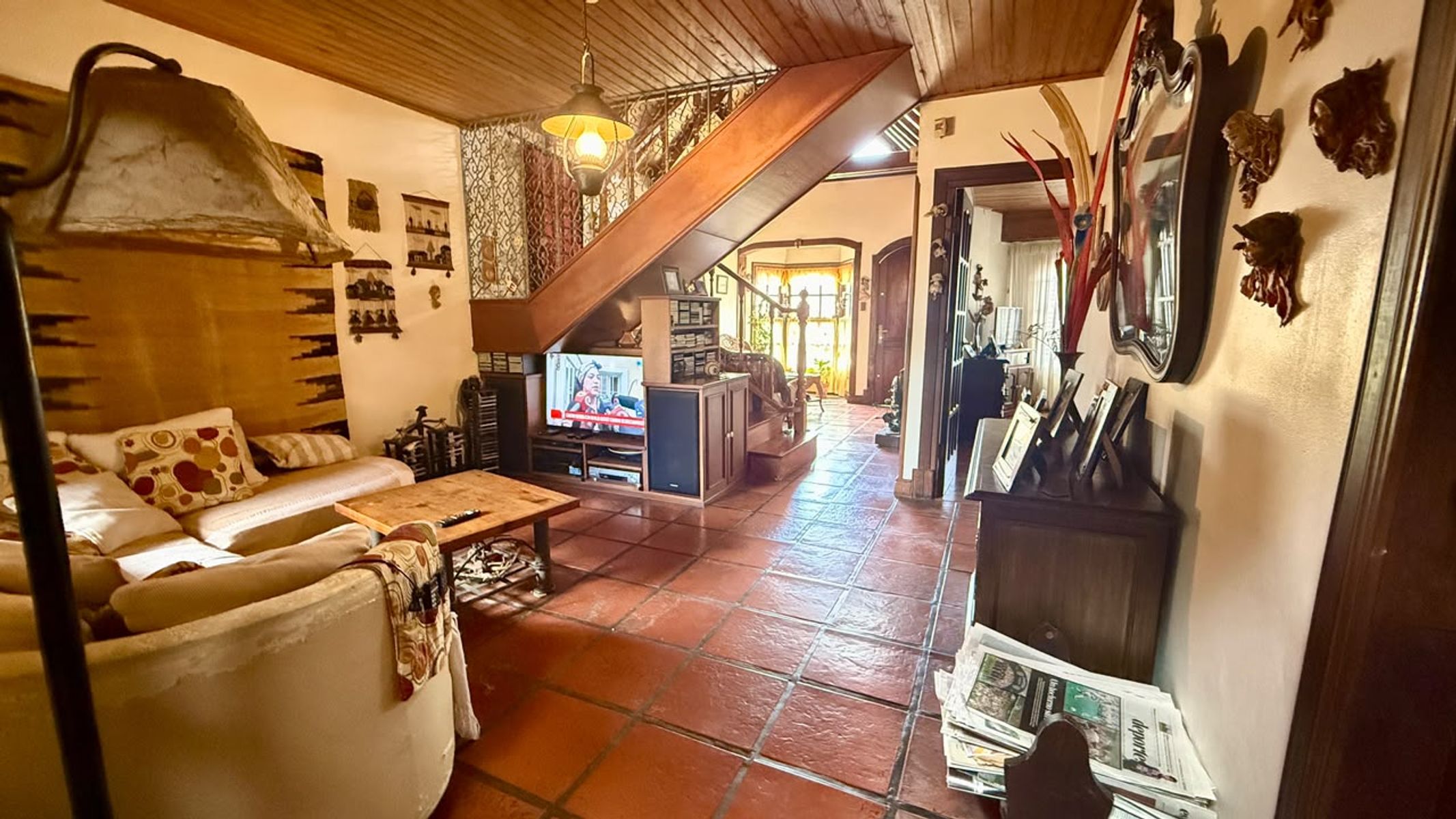 CHALET 4 AMBIENTES CON COCHERA, FONDO Y PILETA. LOTE 9,53x40 mts. - 10