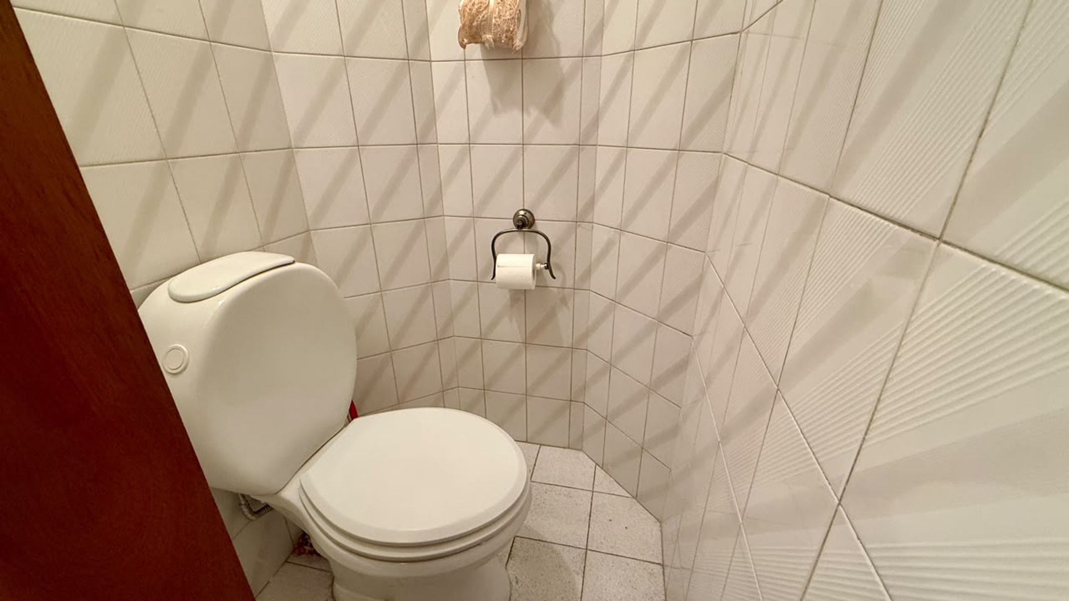CHALET 4 AMBIENTES CON COCHERA, FONDO Y PILETA. LOTE 9,53x40 mts. - 12