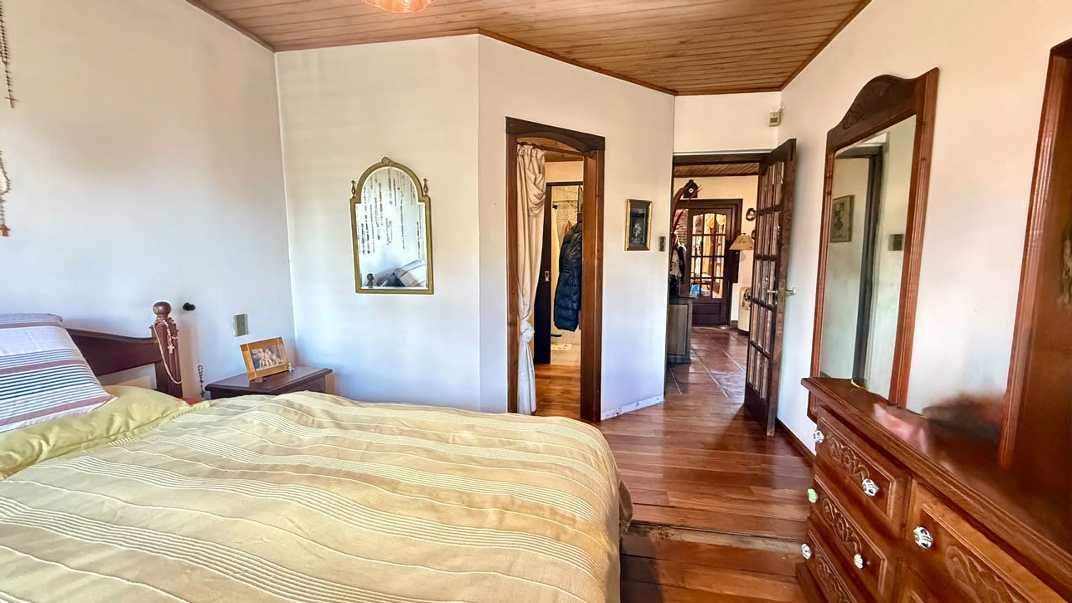 CHALET 4 AMBIENTES CON COCHERA, FONDO Y PILETA. LOTE 9,53x40 mts. - 15