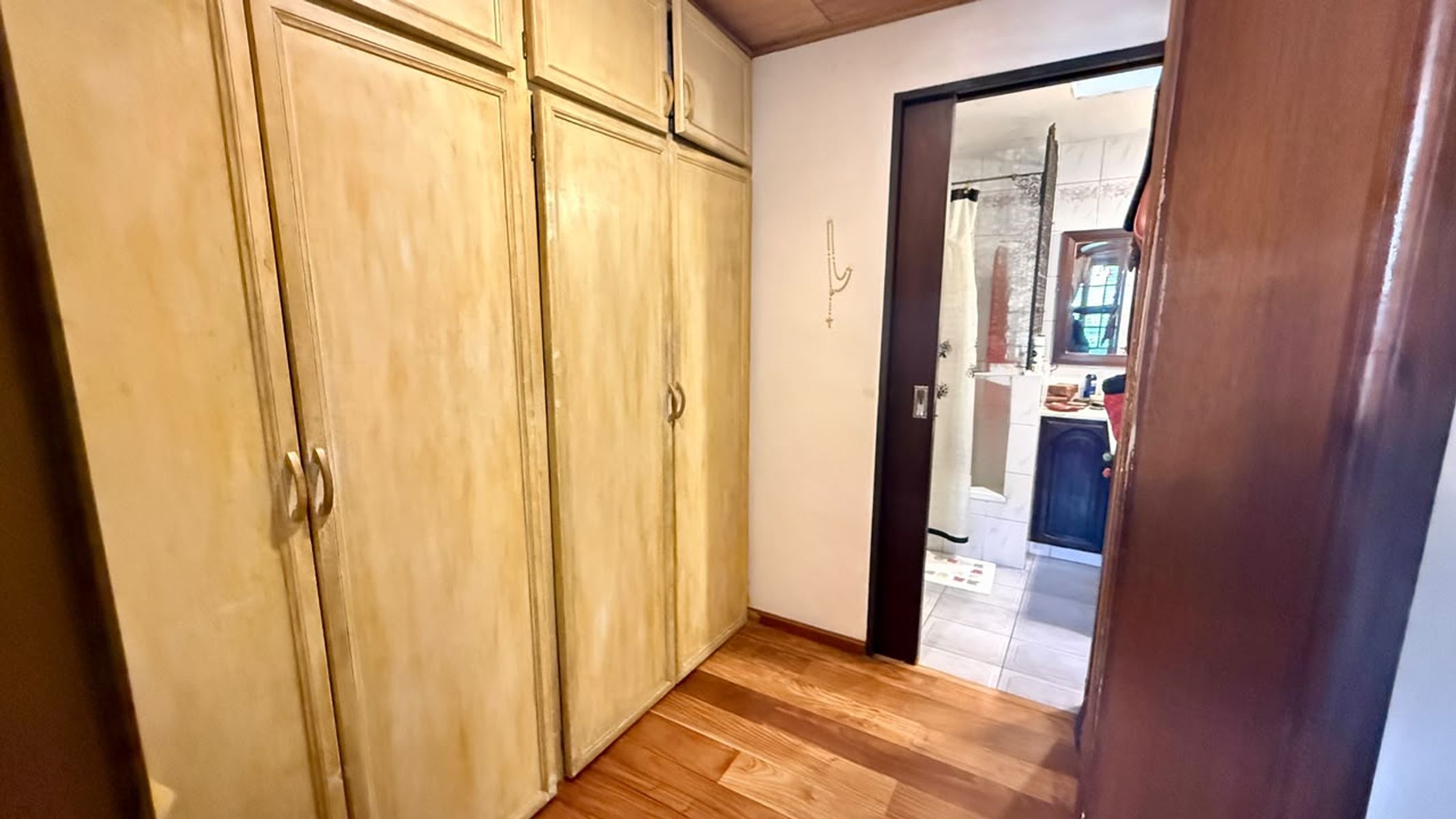 CHALET 4 AMBIENTES CON COCHERA, FONDO Y PILETA. LOTE 9,53x40 mts. - 16