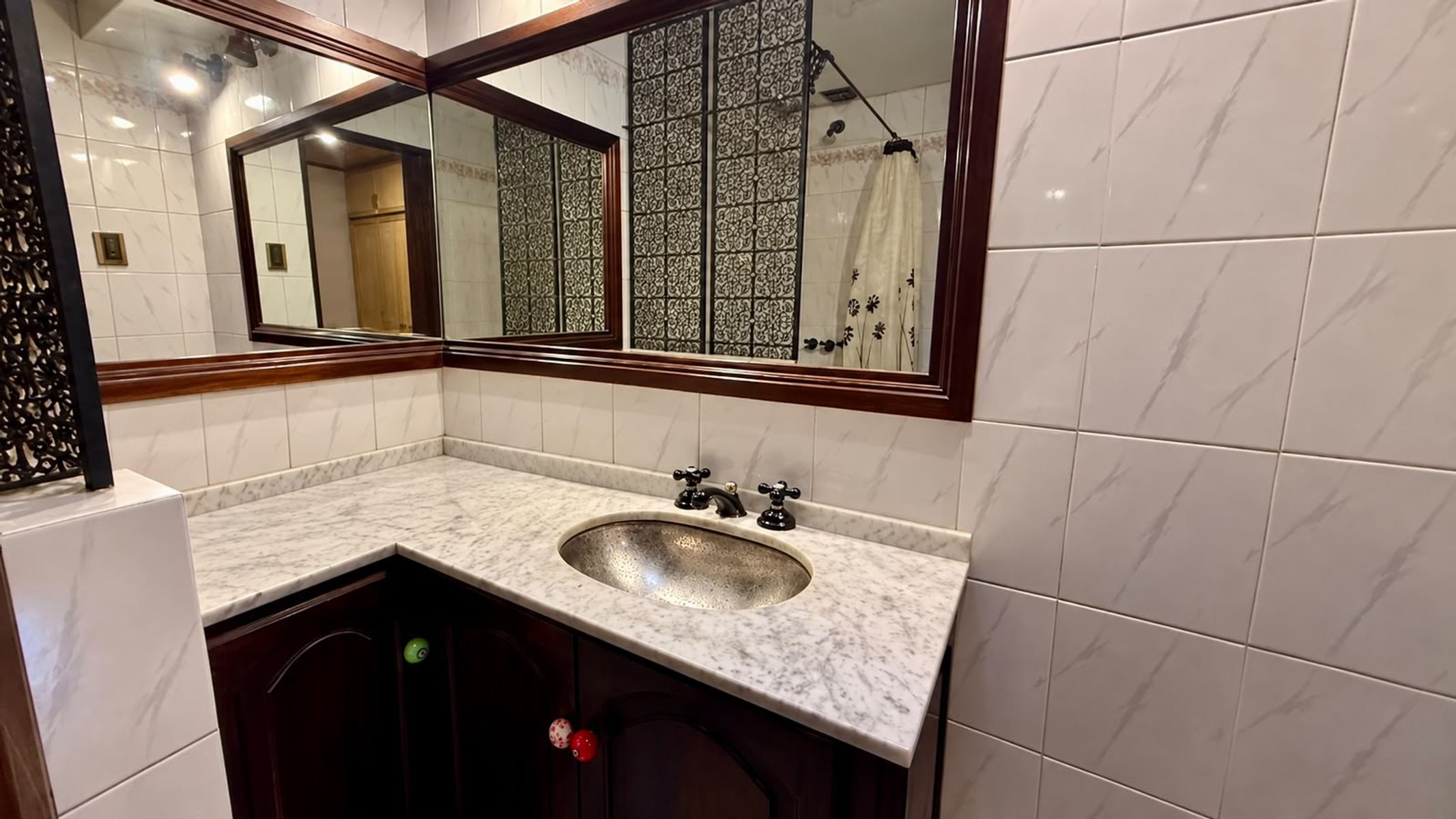 CHALET 4 AMBIENTES CON COCHERA, FONDO Y PILETA. LOTE 9,53x40 mts. - 18