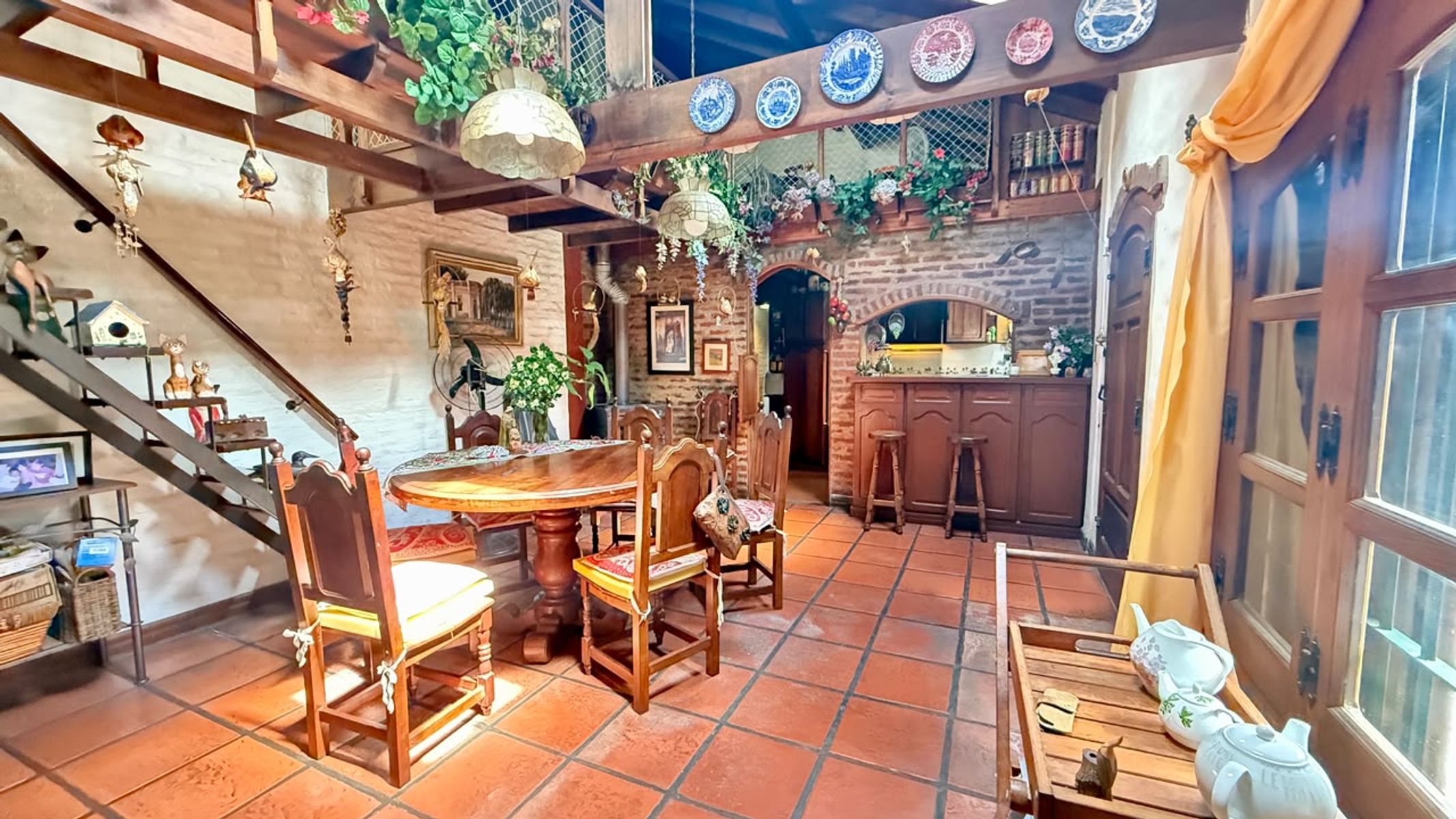 CHALET 4 AMBIENTES CON COCHERA, FONDO Y PILETA. LOTE 9,53x40 mts. - 20