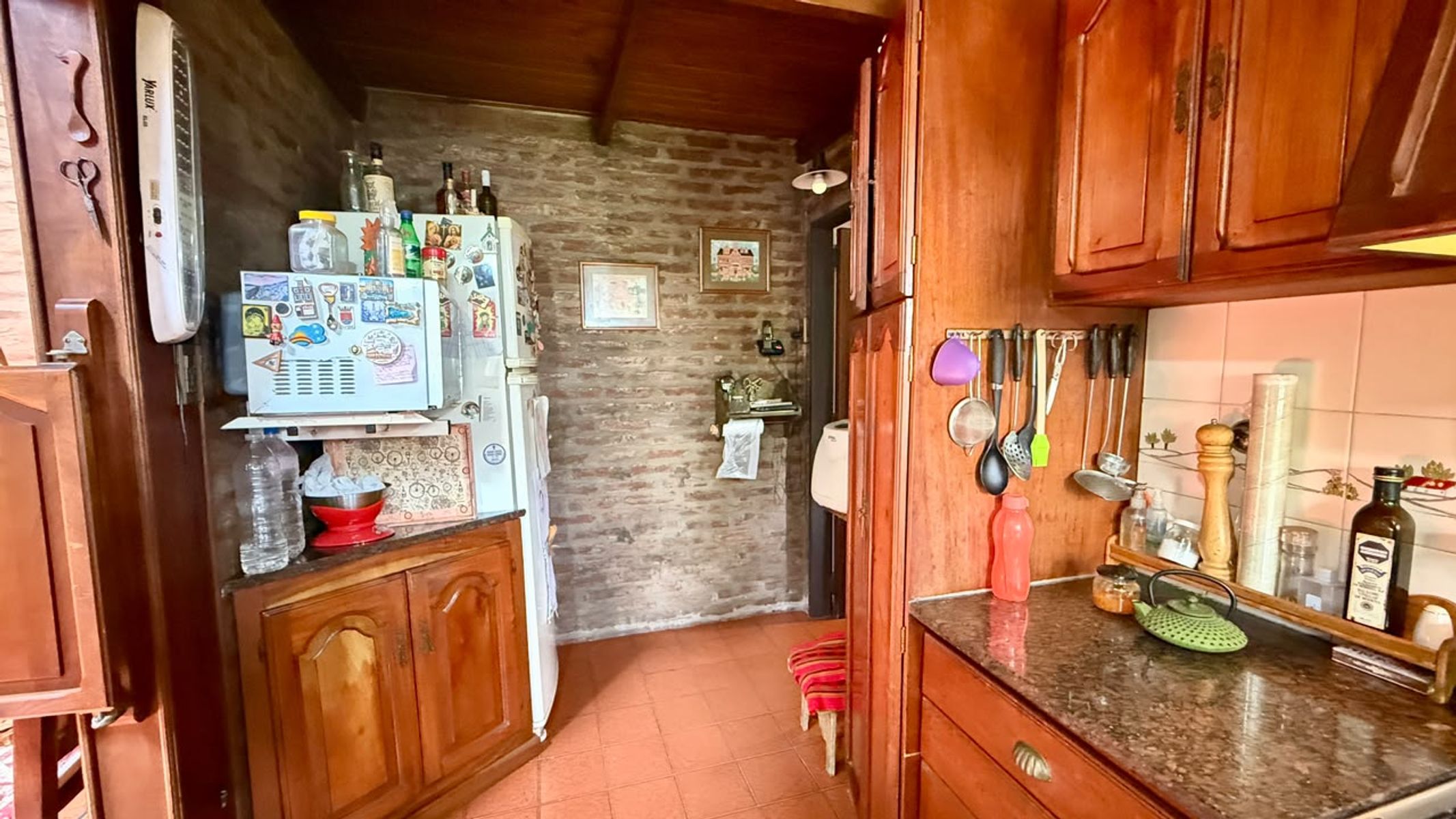 CHALET 4 AMBIENTES CON COCHERA, FONDO Y PILETA. LOTE 9,53x40 mts. - 25
