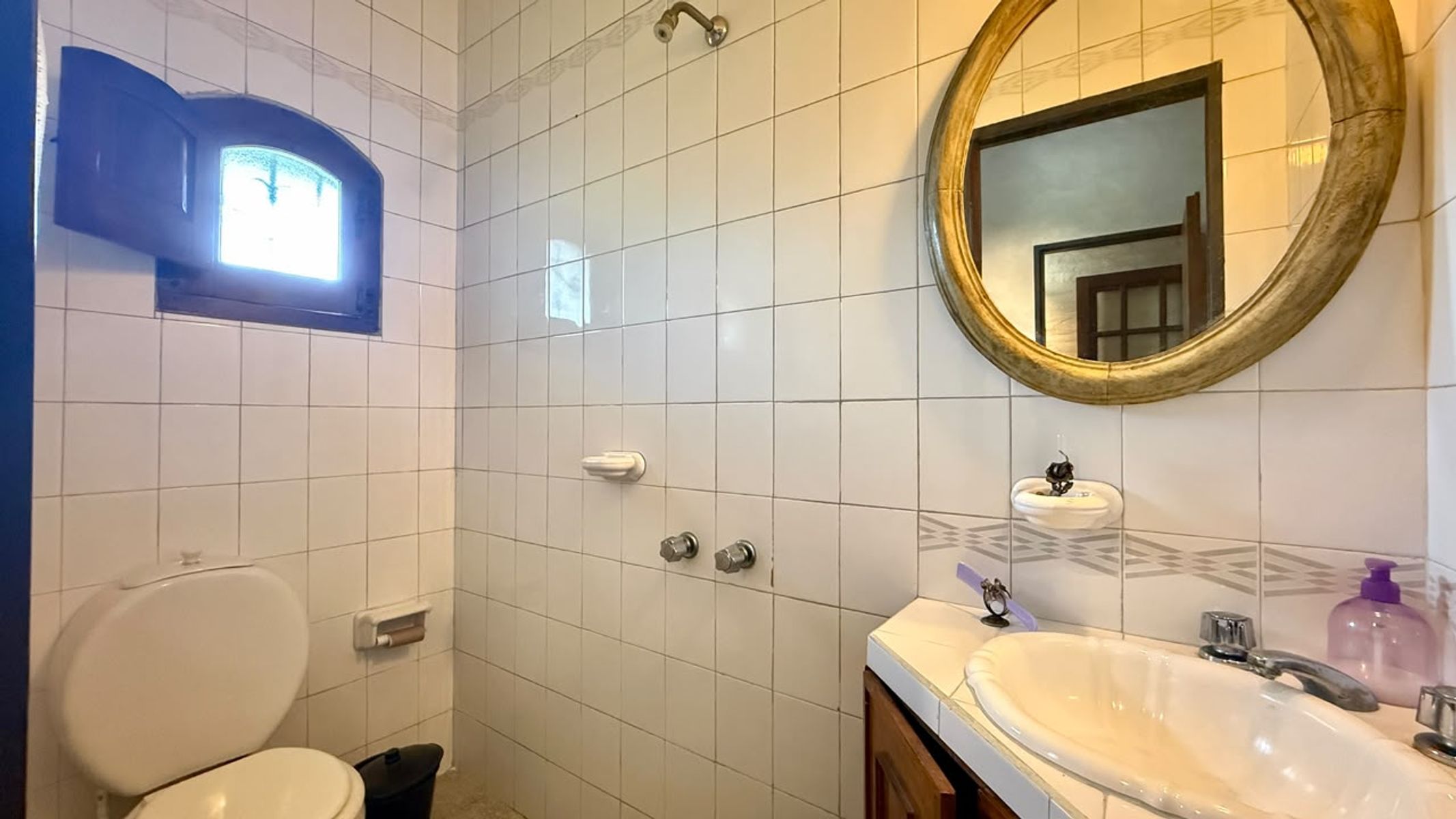 CHALET 4 AMBIENTES CON COCHERA, FONDO Y PILETA. LOTE 9,53x40 mts. - 28