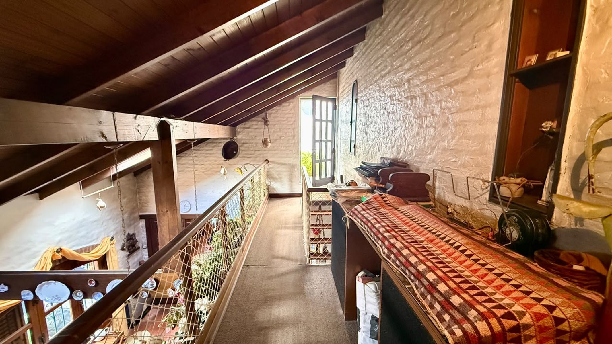 CHALET 4 AMBIENTES CON COCHERA, FONDO Y PILETA. LOTE 9,53x40 mts. - 32