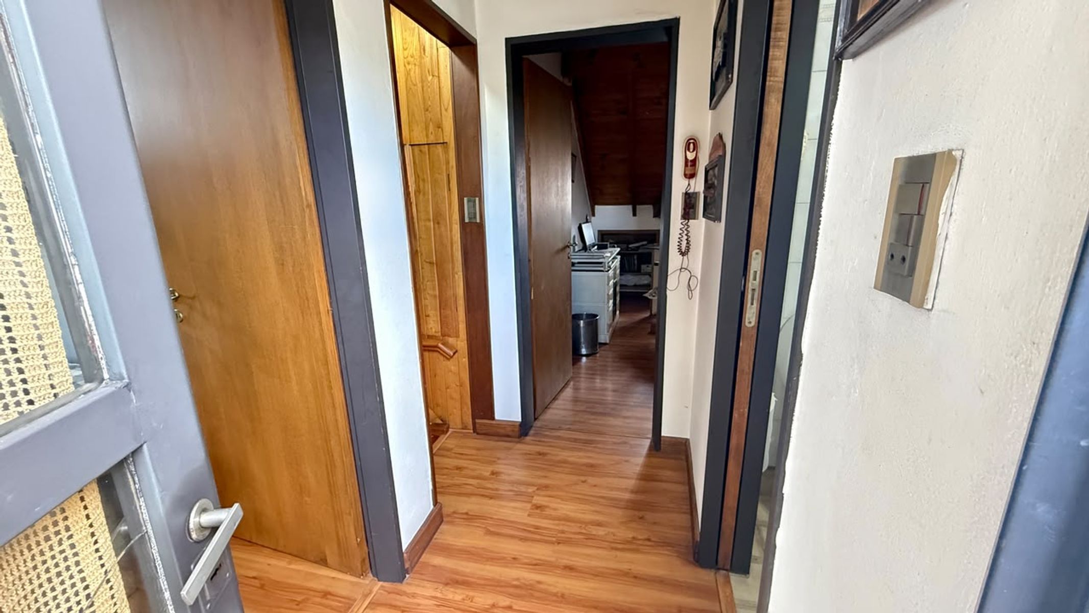 CHALET 4 AMBIENTES CON COCHERA, FONDO Y PILETA. LOTE 9,53x40 mts. - 34