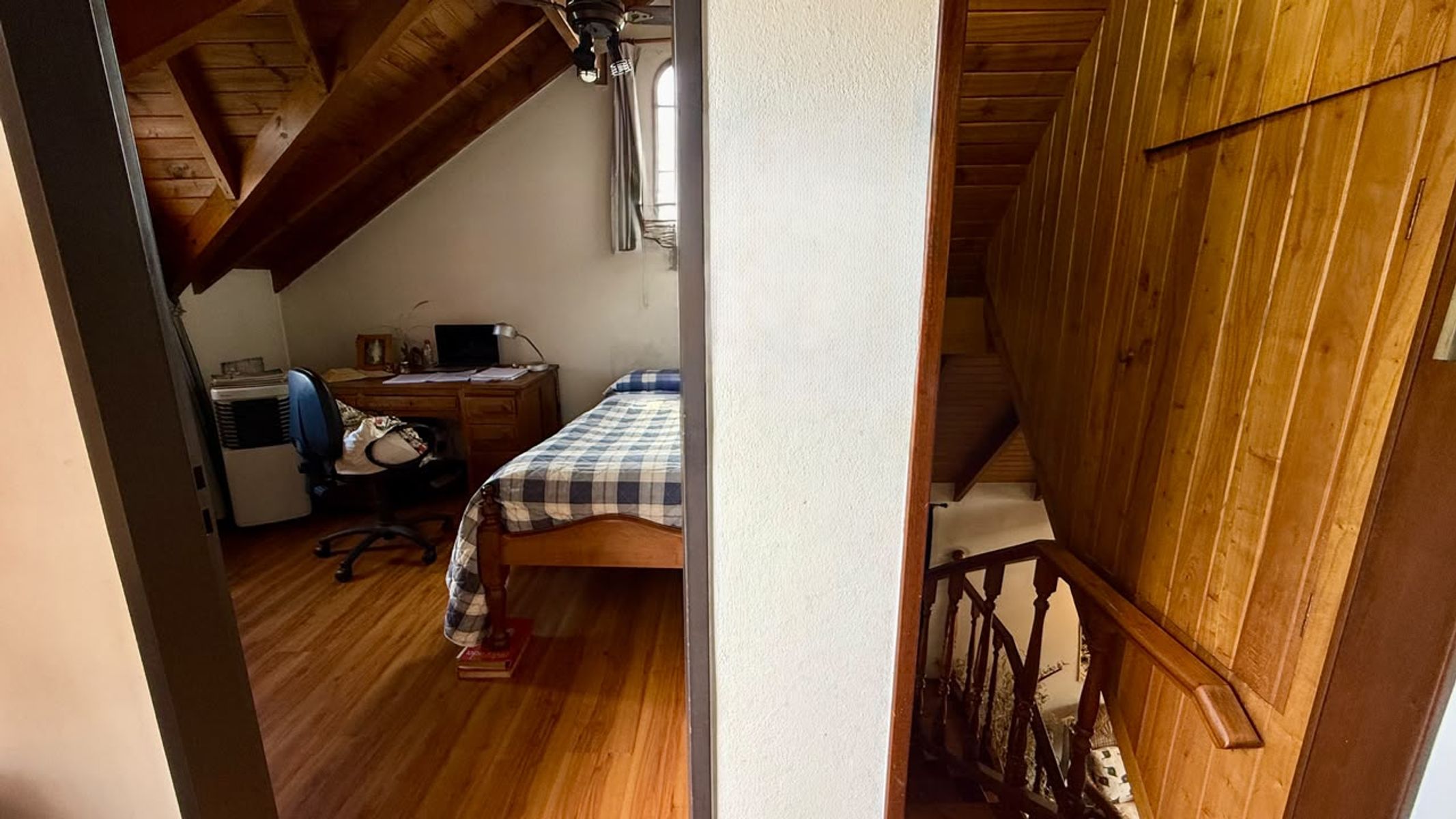 CHALET 4 AMBIENTES CON COCHERA, FONDO Y PILETA. LOTE 9,53x40 mts. - 35