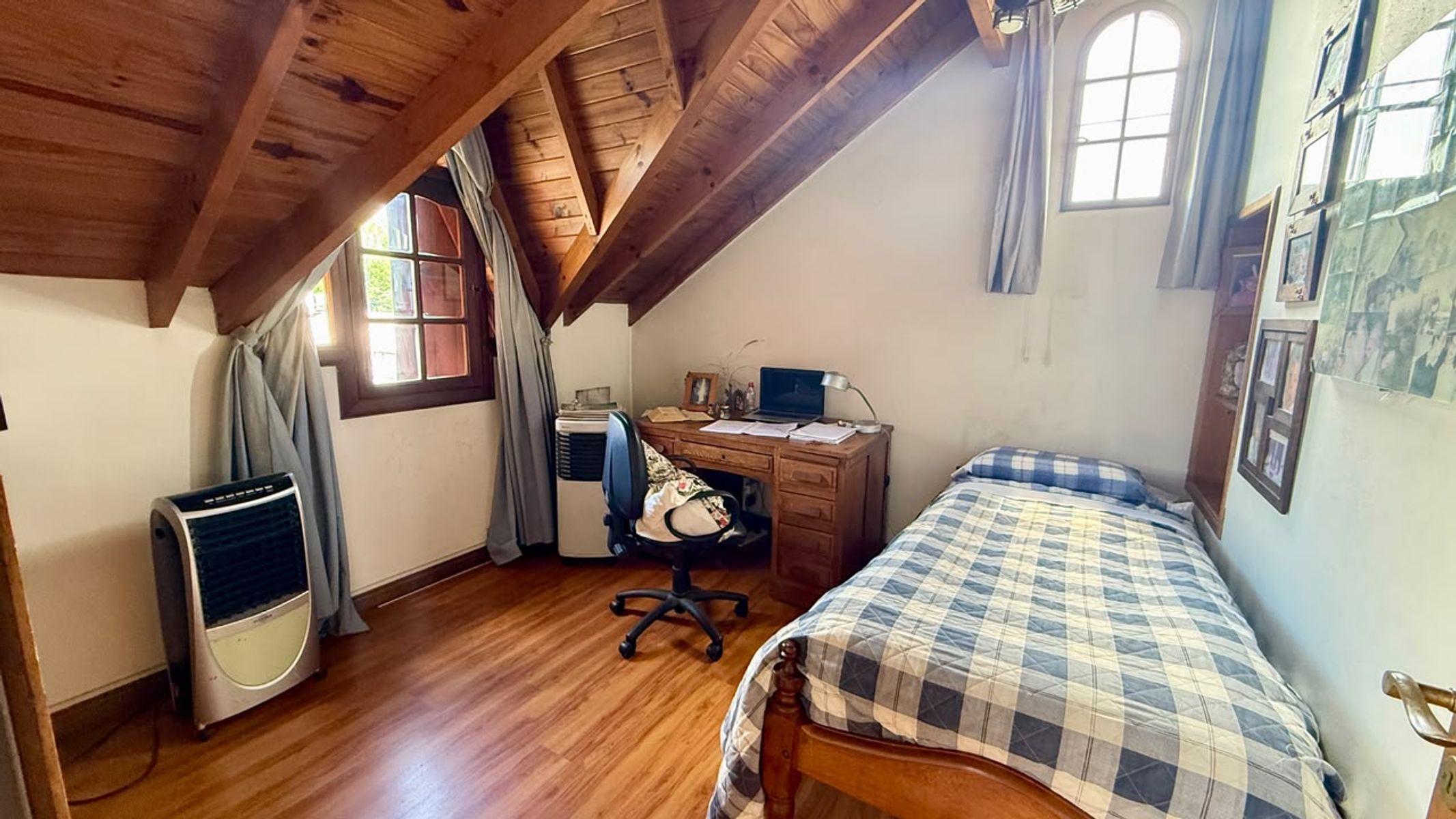 CHALET 4 AMBIENTES CON COCHERA, FONDO Y PILETA. LOTE 9,53x40 mts. - 36