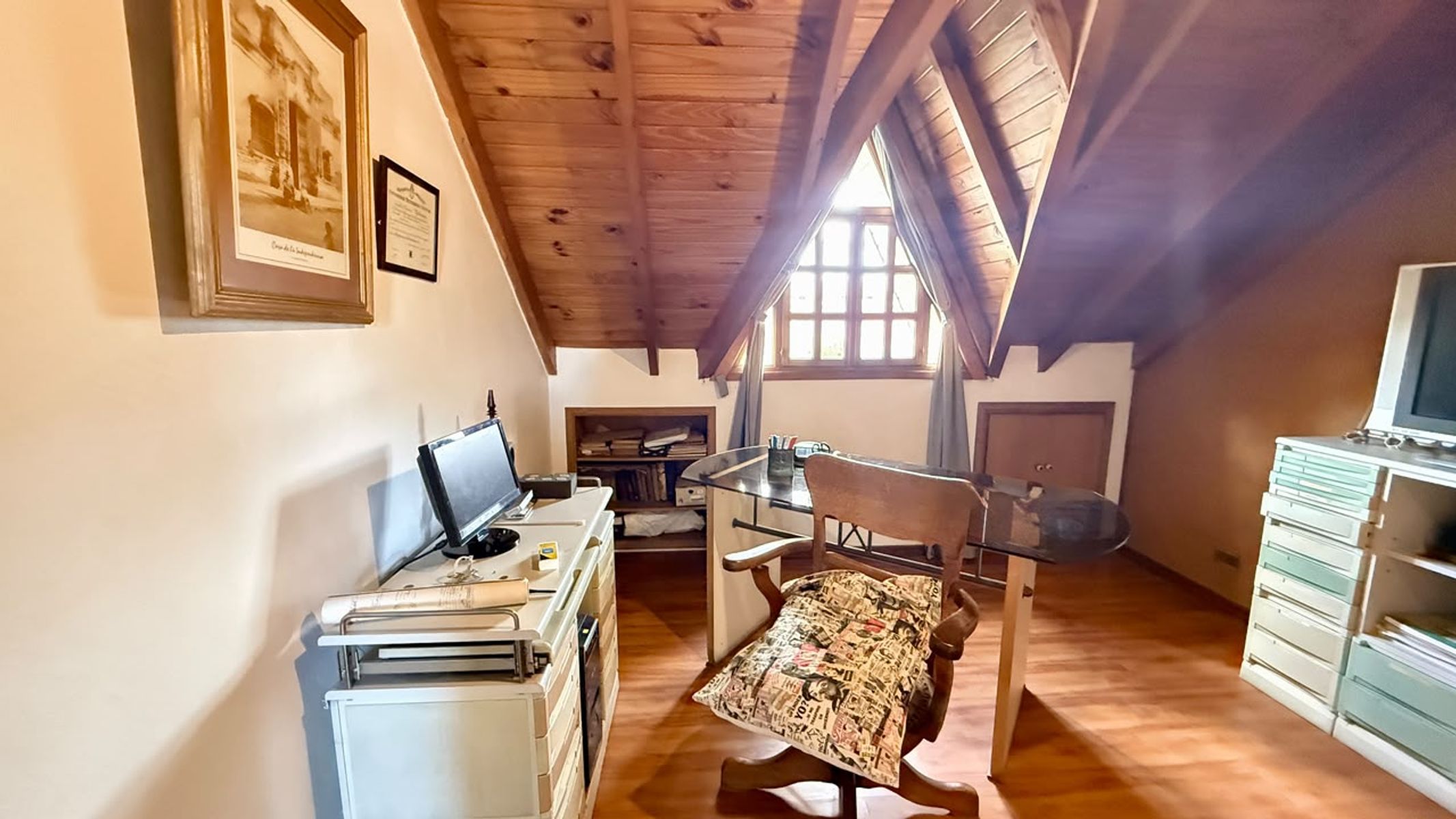 CHALET 4 AMBIENTES CON COCHERA, FONDO Y PILETA. LOTE 9,53x40 mts. - 41