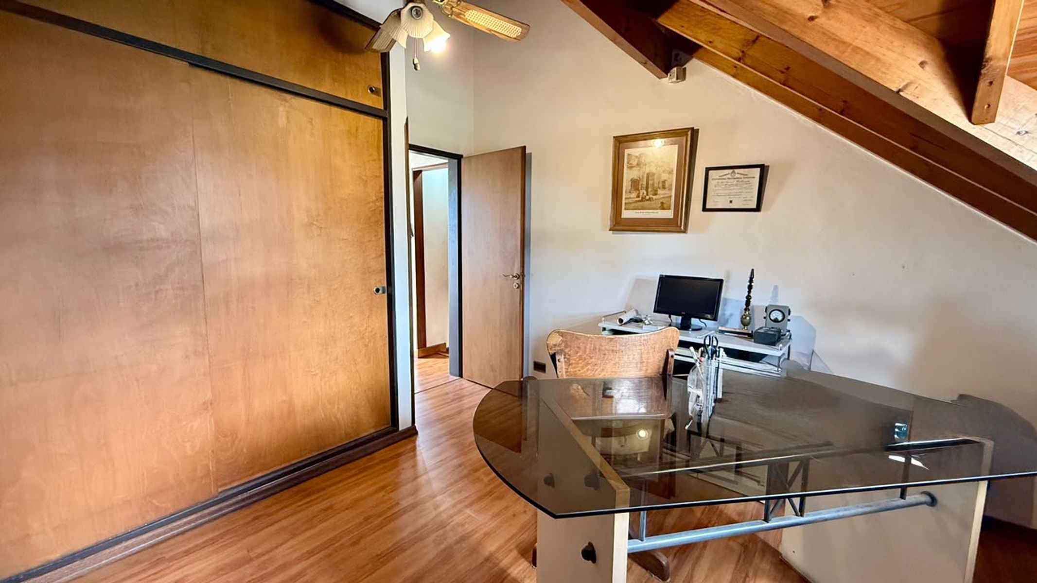 CHALET 4 AMBIENTES CON COCHERA, FONDO Y PILETA. LOTE 9,53x40 mts. - 42