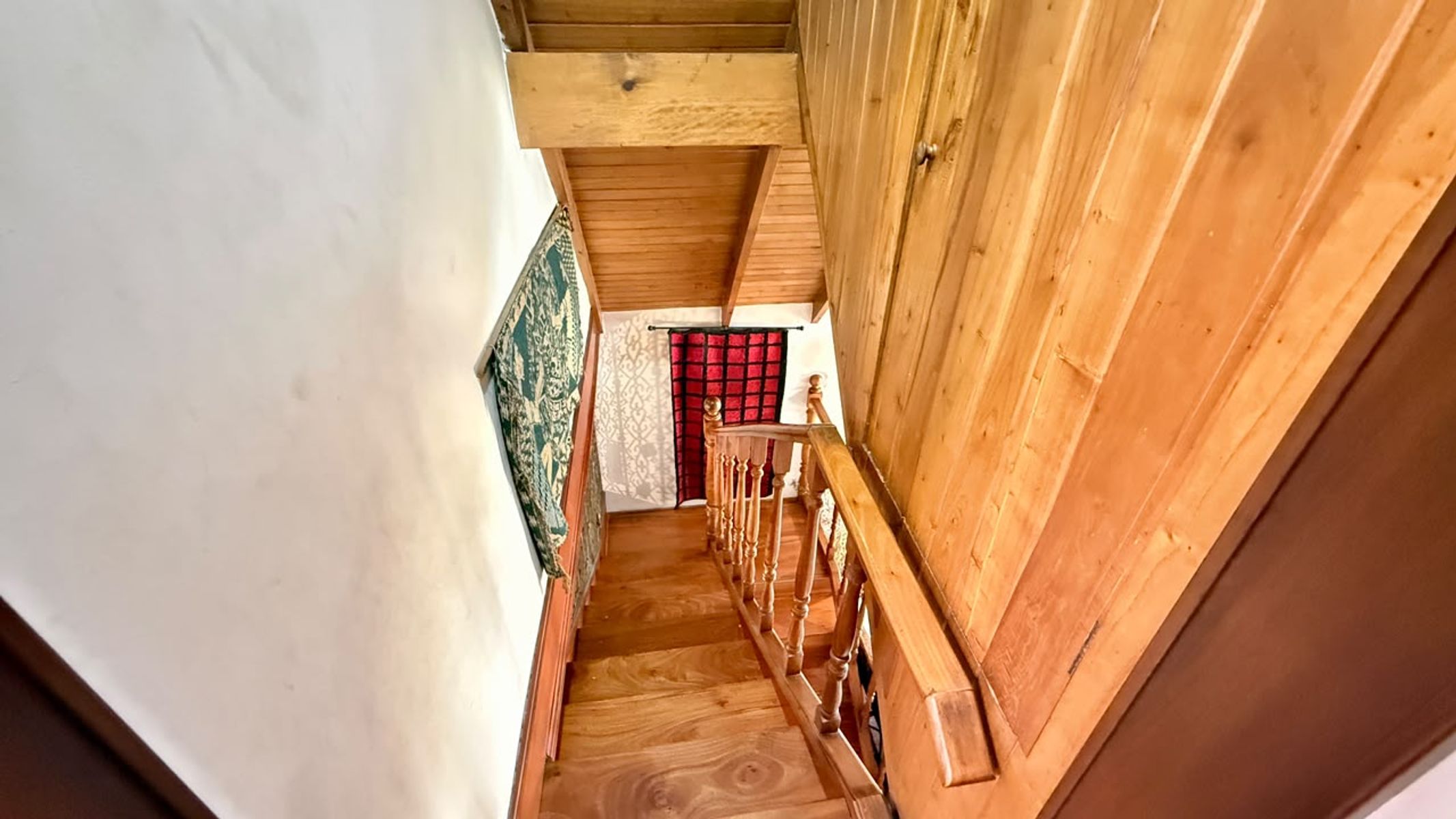 CHALET 4 AMBIENTES CON COCHERA, FONDO Y PILETA. LOTE 9,53x40 mts. - 43