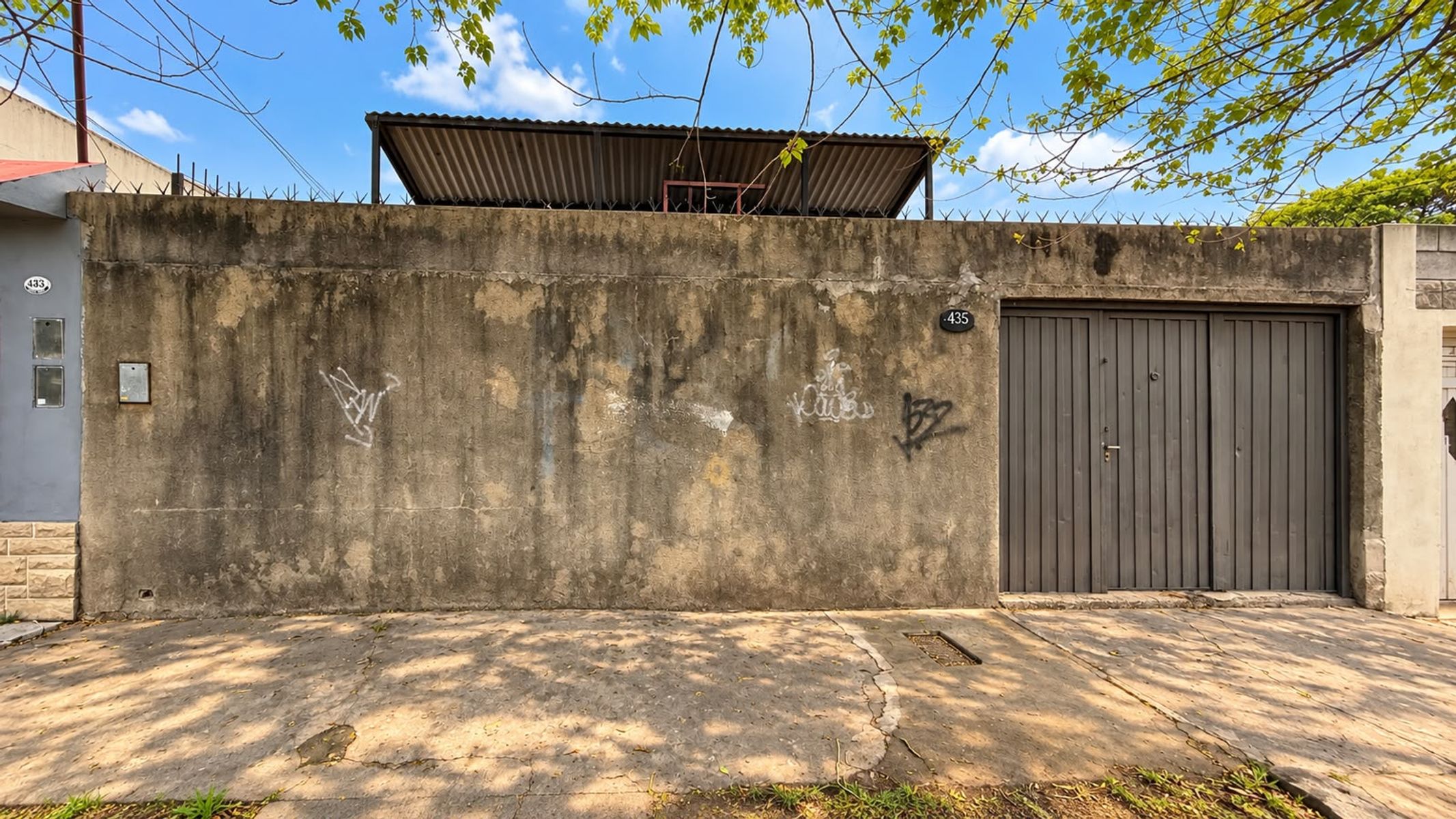 LOTE DE 8,66x18,43 CON SALON Y ENTRADA DE AUTO - 2