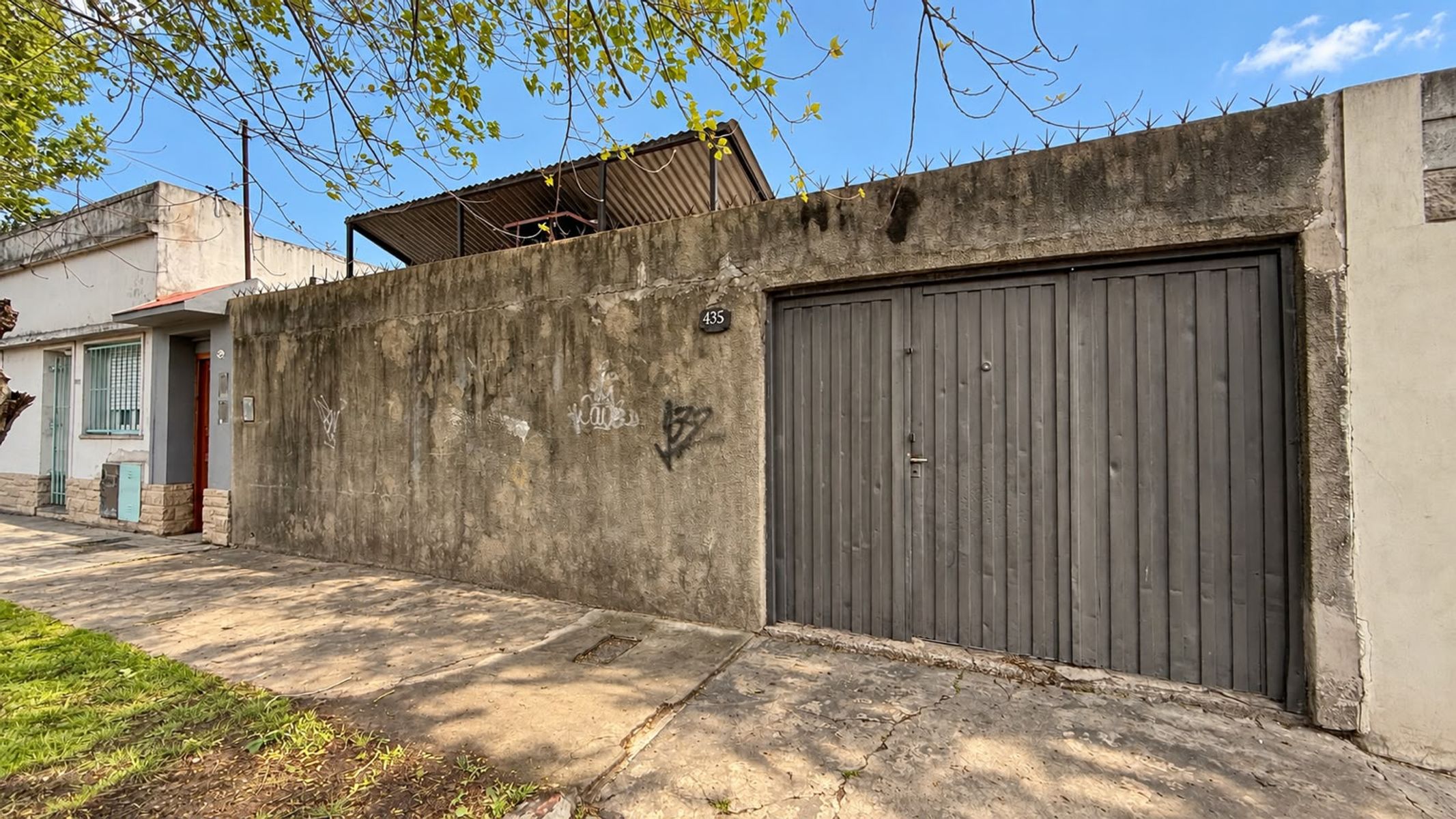 LOTE DE 8,66x18,43 CON SALON Y ENTRADA DE AUTO - 3