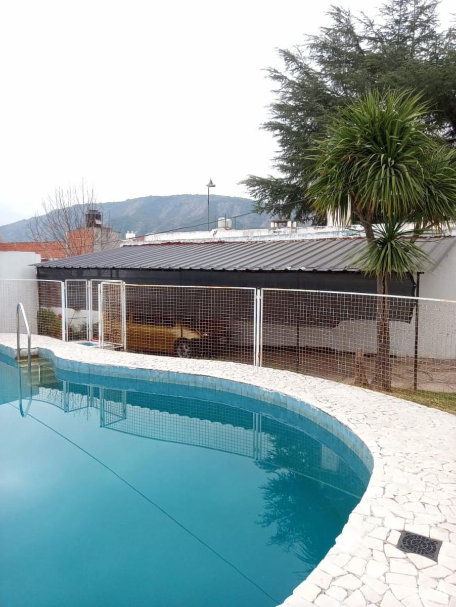 Villa Carlos Paz: Jorge Newbery 277 Casa 2 dormitorios y departamento 2 dormitorios interno, Córdoba, Argentina