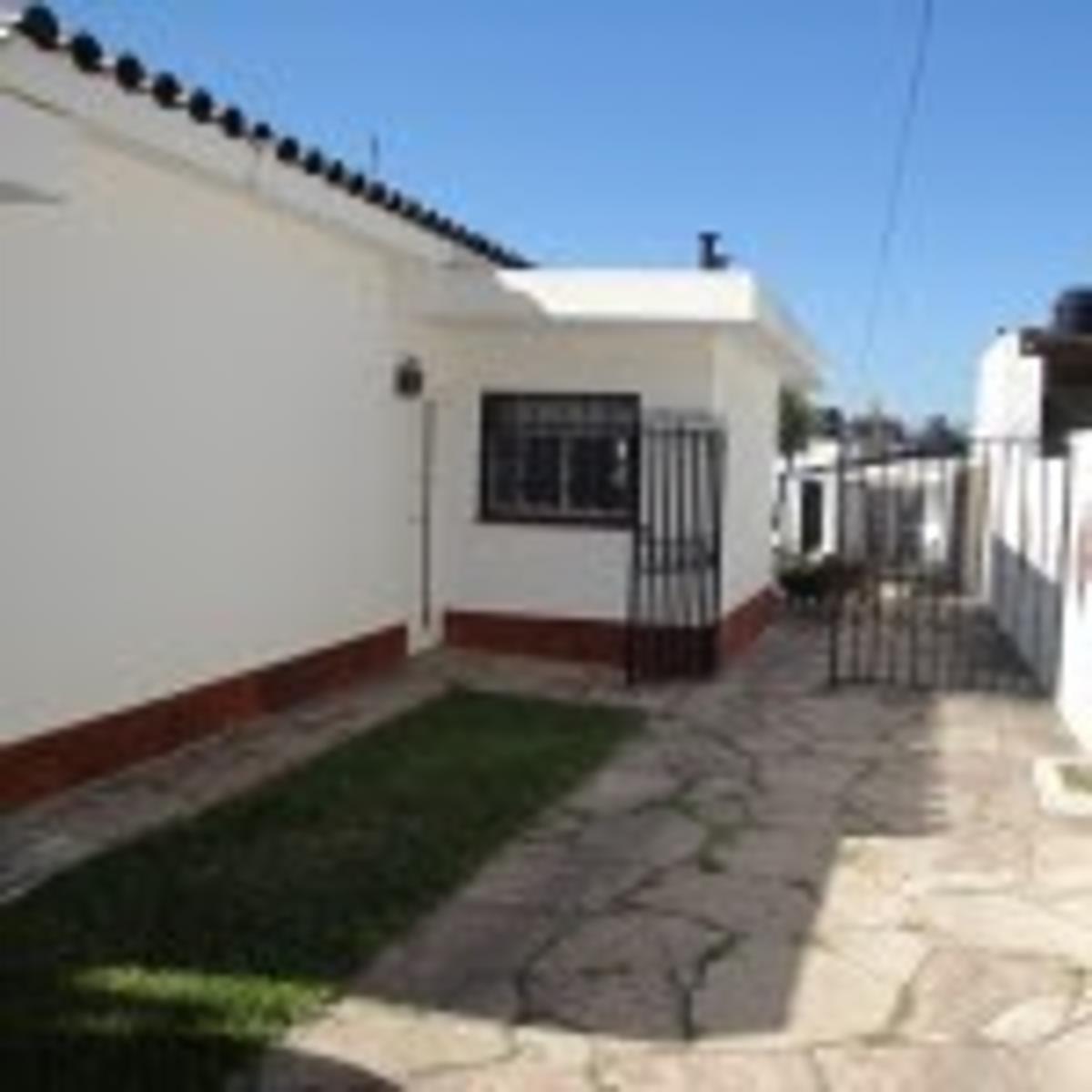 Villa Carlos Paz: Jorge Newbery 277 Casa 2 dormitorios y departamento 2 dormitorios interno, Córdoba, Argentina — foto 2