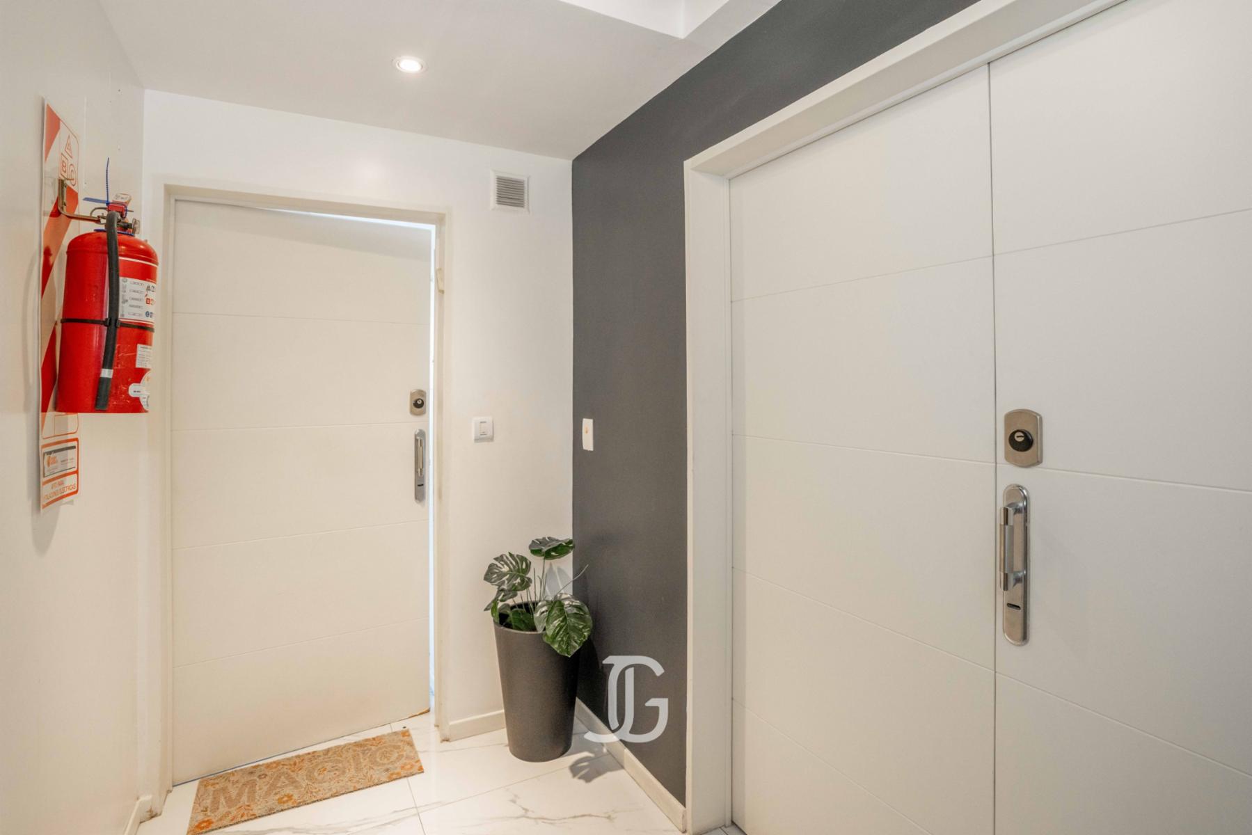 Hermoso Piso de 5 Amb. C/Dep. 170 m2. Con 2 Cocheras. Av. Boyaca 500 — foto 2