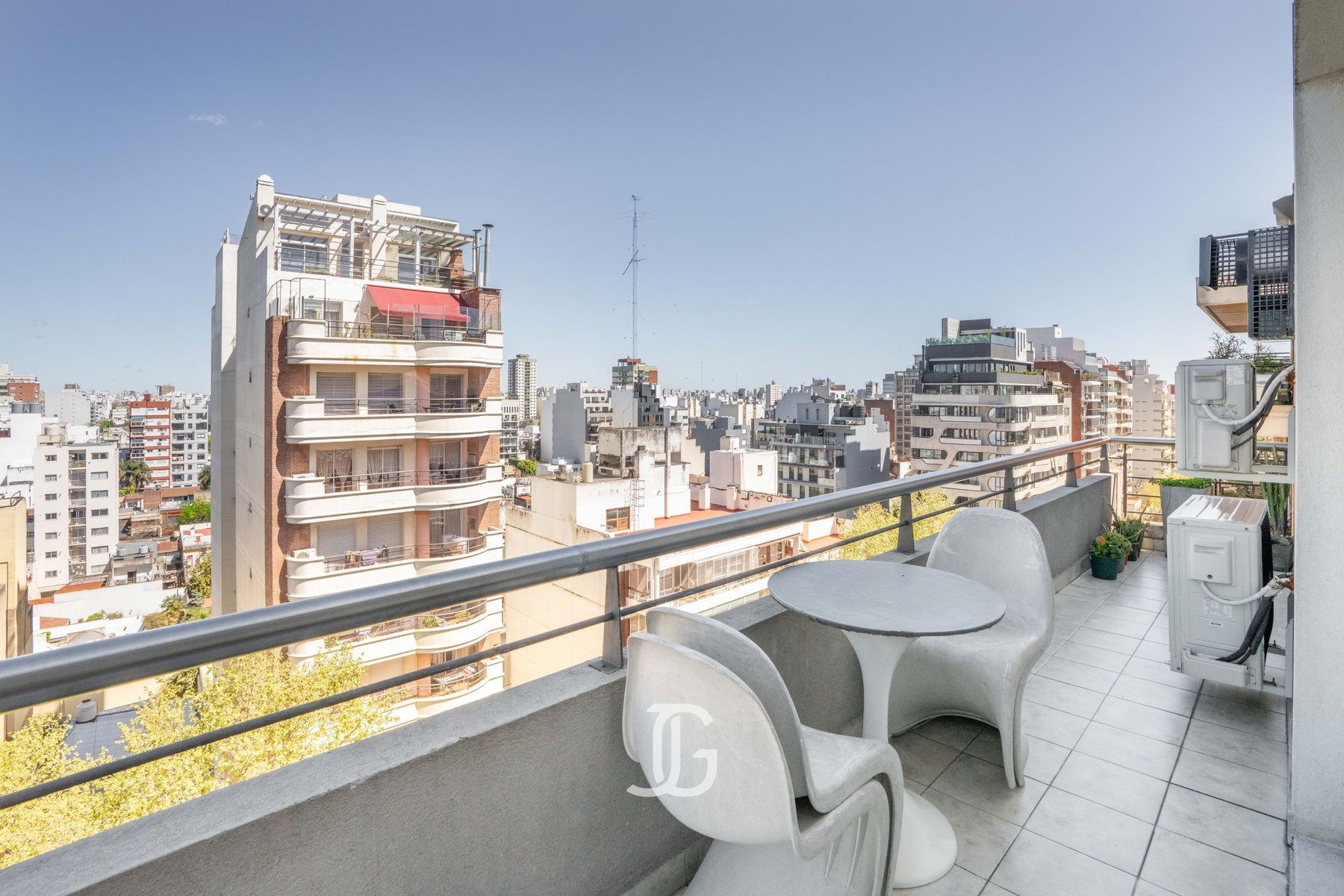 Hermoso Piso de 5 Amb. C/Dep. 170 m2. Con 2 Cocheras. Av. Boyaca 500 — foto 6