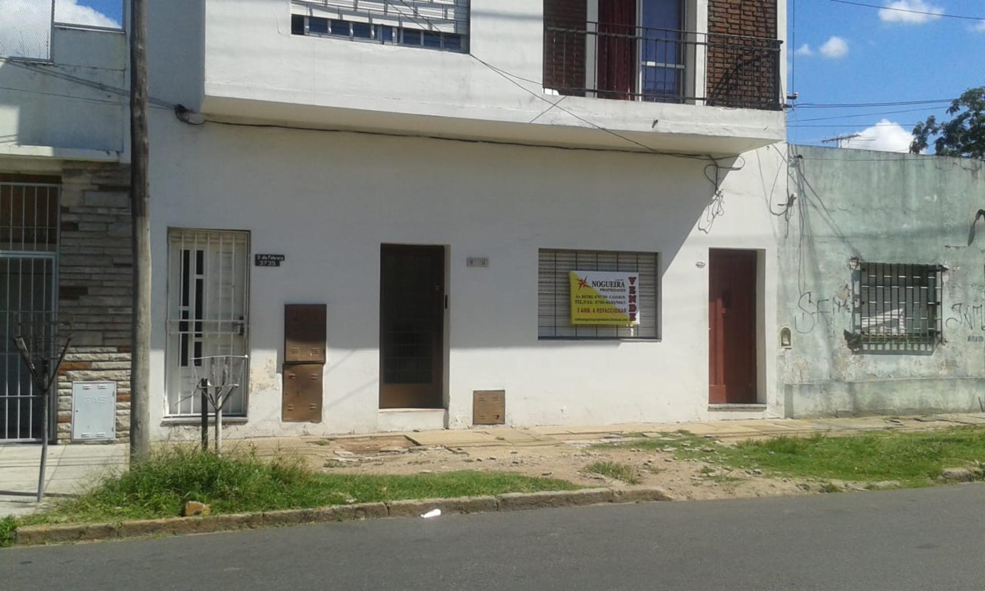 LOCAL EN VTA 60 M2 CON DIVISORES TIPO CASA.- FRENTE.- CASEROS.- EXCELENTE UBICACIÓN.- - 1