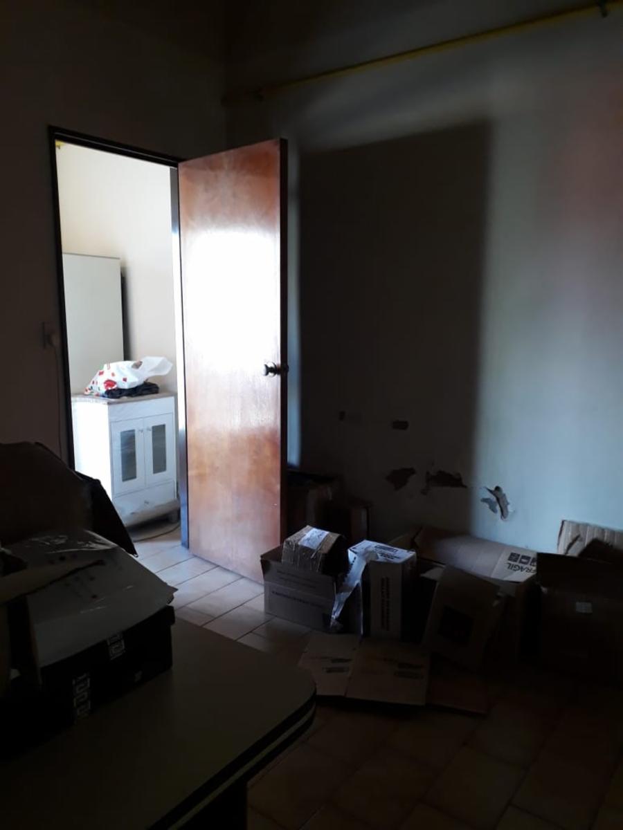 LOCAL EN VTA 60 M2 CON DIVISORES TIPO CASA.- FRENTE.- CASEROS.- EXCELENTE UBICACIÓN. — foto 2