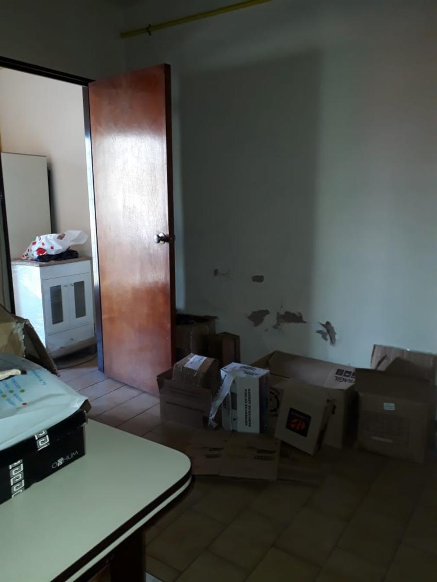 LOCAL EN VTA 60 M2 CON DIVISORES TIPO CASA.- FRENTE.- CASEROS.- EXCELENTE UBICACIÓN. — foto 4