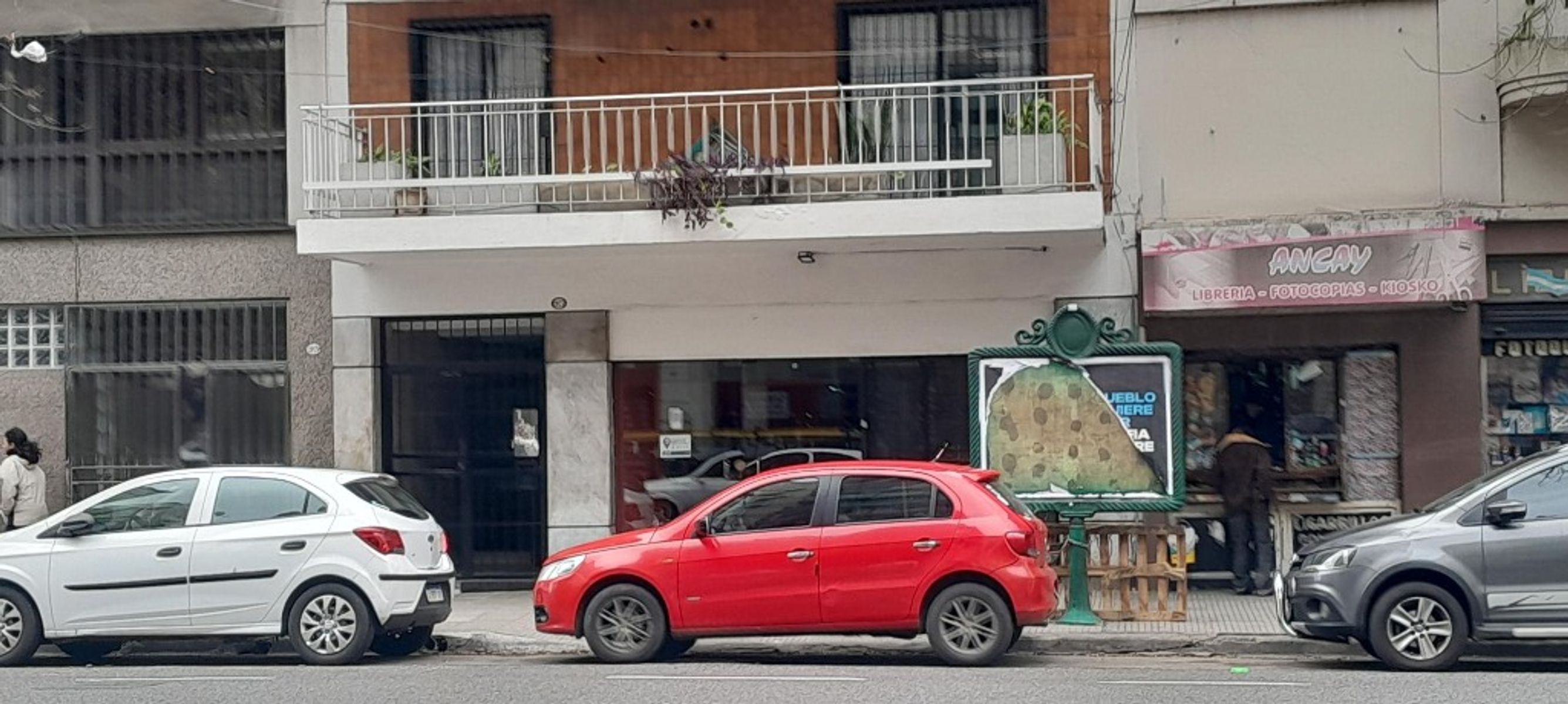 LOCAL A LA CALLE AV INDEPENDENCIA AL 2000 PLANTA BAJA Y PRIMER PISO