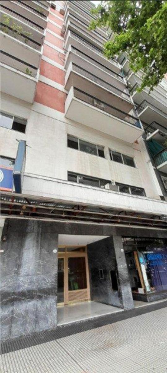 OFICINA HIPOLITO YRIGOYEN 1500 PISO 1- GRAN OPORTUNIDAD