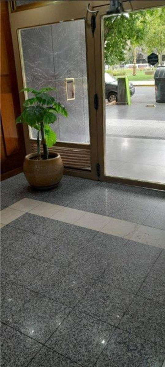 OFICINA HIPOLITO YRIGOYEN 1500 PISO 1- GRAN OPORTUNIDAD — foto 4