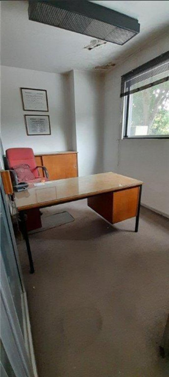 OFICINA HIPOLITO YRIGOYEN 1500 PISO 1- GRAN OPORTUNIDAD — foto 10