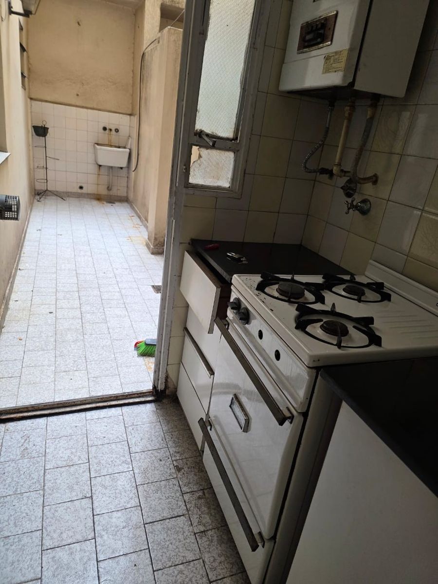 Departamento de 2 amb a refaccionar, con 2 patios/Apto credito - 4