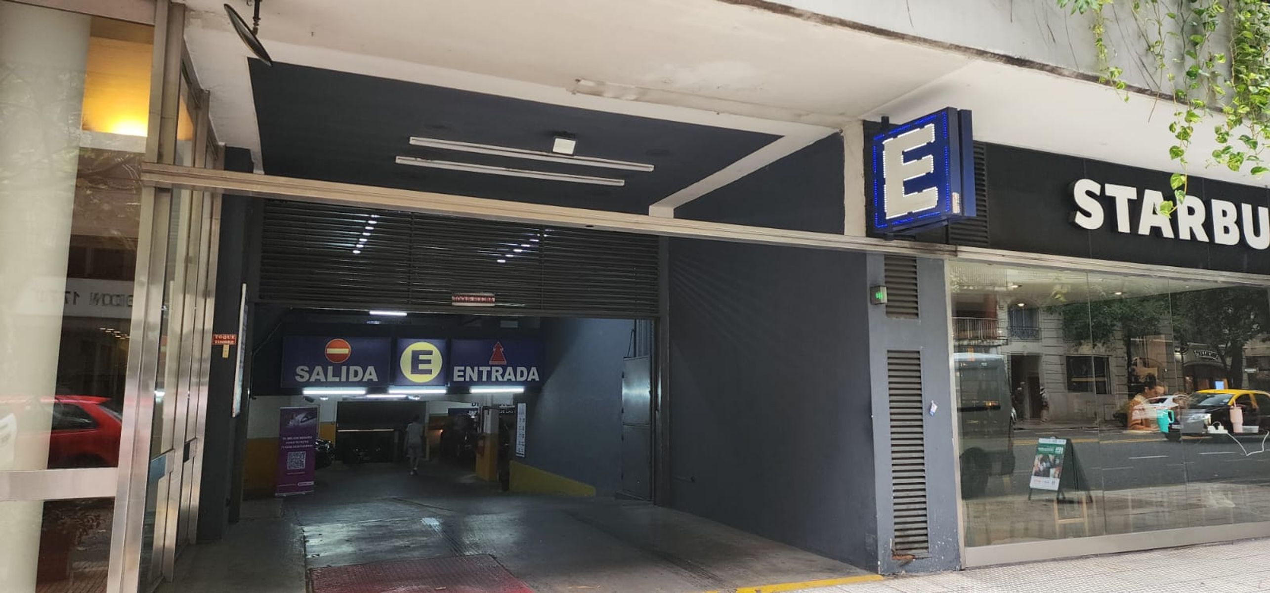 Cochera en 5 piso ubicación-Recoleta