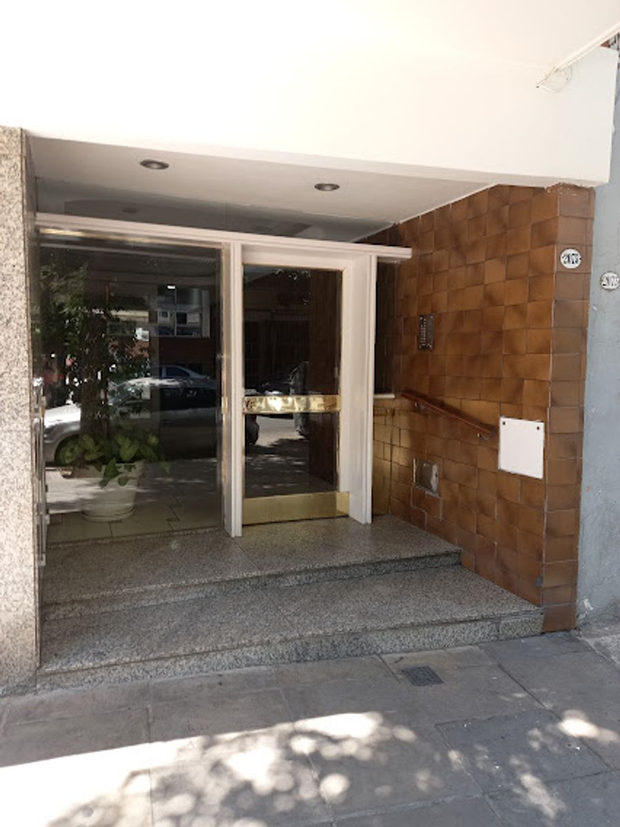 Donato Alvarez 2075 Planta Baja , Dos Ambientes con patio a 50 Mts de Av Gral San Martín
