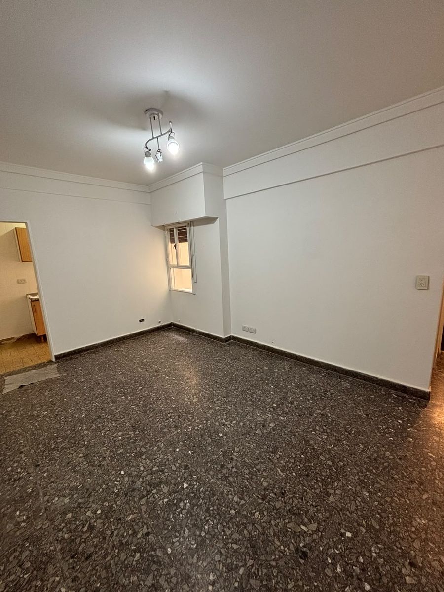 Donato Alvarez 2075 Planta Baja , Dos Ambientes con patio a 50 Mts de Av Gral San Martín - 11