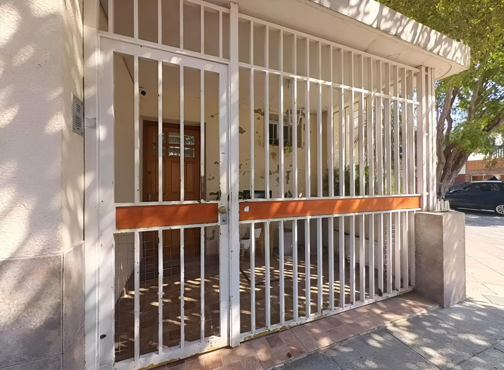 Venta de casa con cochera - Liniers Capital Federal — foto 2