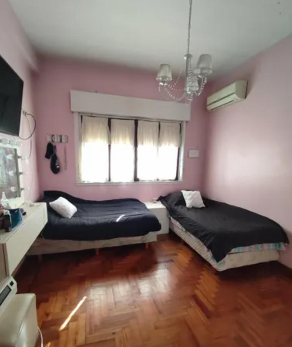 VENTA DE CASA CON PARQUE Y PILETA
