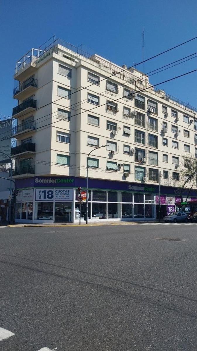 VENTA DE DEPARTAMENTO A RECICLAR. AL FRENTE. UBICACION ESTRATEGICA. — foto 2