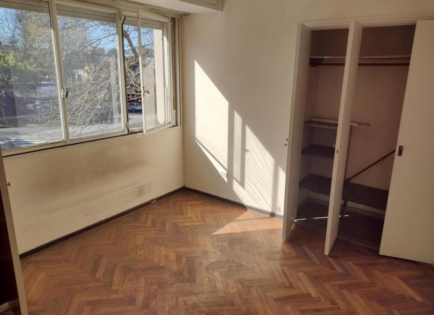 VENTA DE DEPARTAMENTO A RECICLAR. AL FRENTE. UBICACION ESTRATEGICA. — foto 5