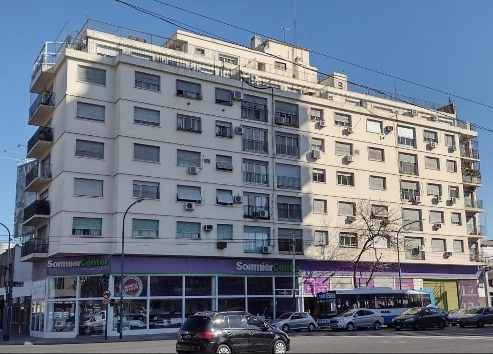 VENTA DE DEPARTAMENTO A RECICLAR. AL FRENTE. UBICACION ESTRATEGICA. — foto 8
