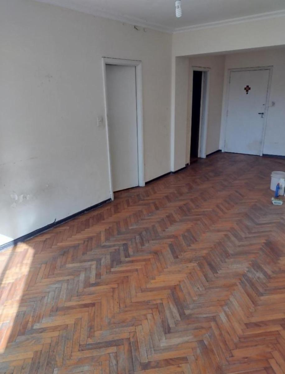 VENTA DE DEPARTAMENTO A RECICLAR. AL FRENTE. UBICACION ESTRATEGICA. — foto 9