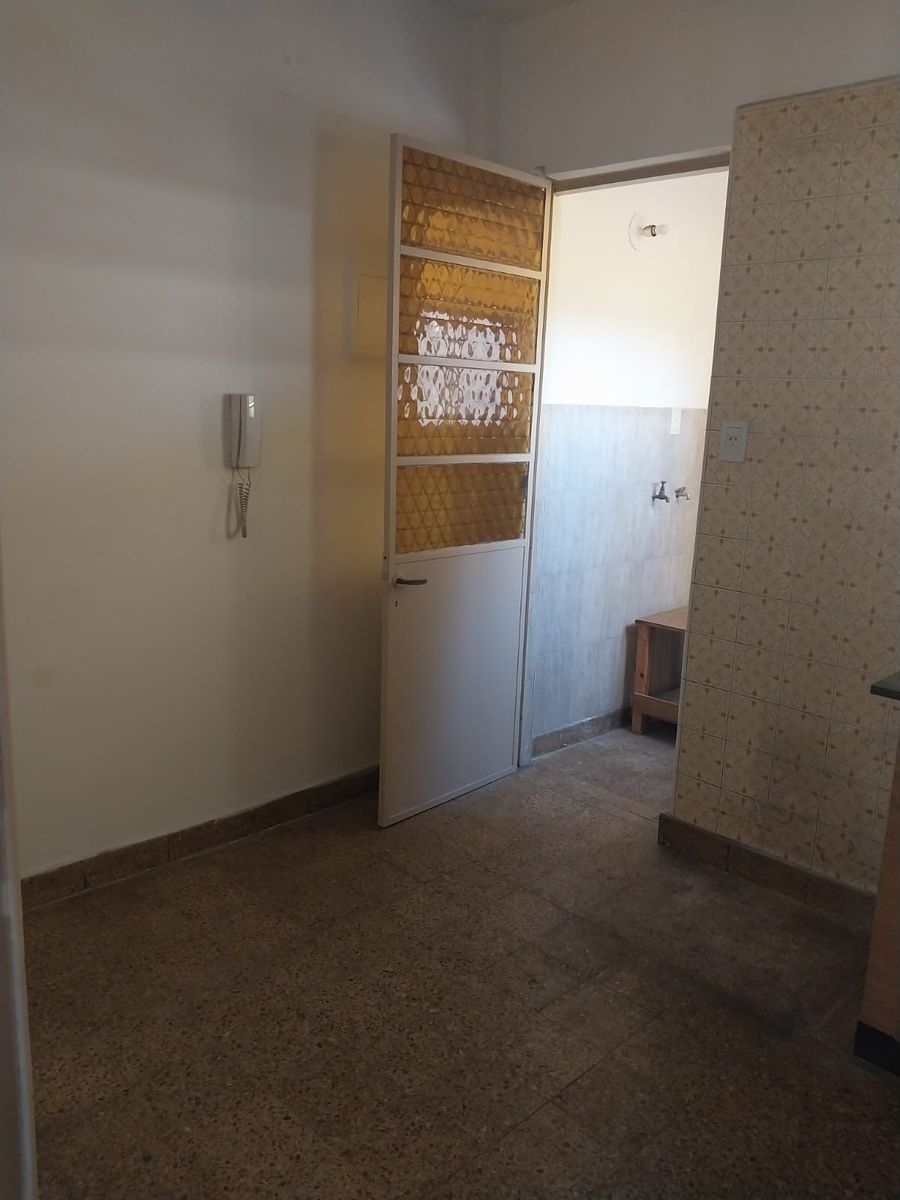 TRES AMBIENTES AMPLIOS,BARRIO LINIERS. ¡ EN LA SUBIDA DEL AUTOPISTA 25DE MAYO — foto 10