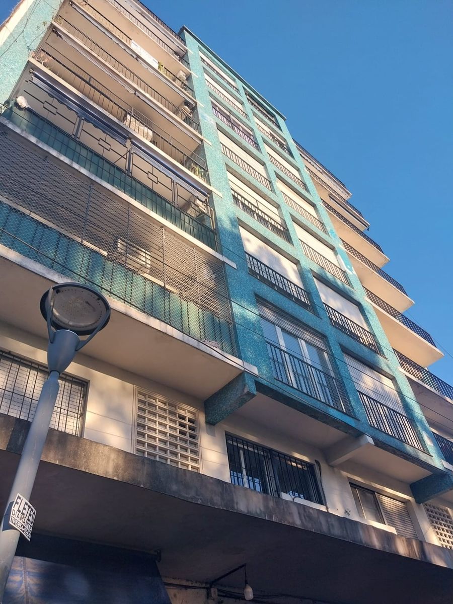 TRES AMBIENTES AMPLIOS,BARRIO LINIERS. ¡ EN LA SUBIDA DEL AUTOPISTA 25DE MAYO — foto 12