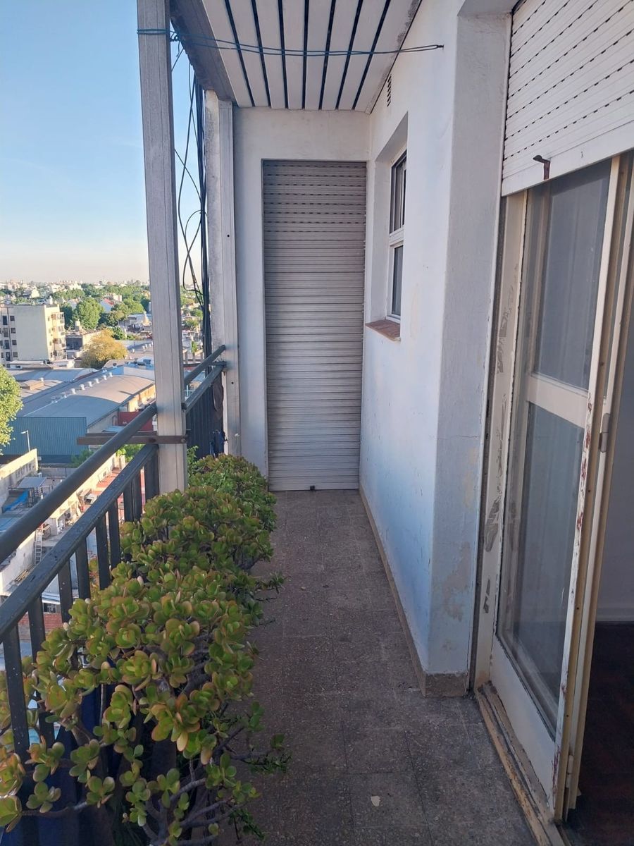 TRES AMBIENTES AMPLIOS,BARRIO LINIERS. ¡ EN LA SUBIDA DEL AUTOPISTA 25DE MAYO — foto 13