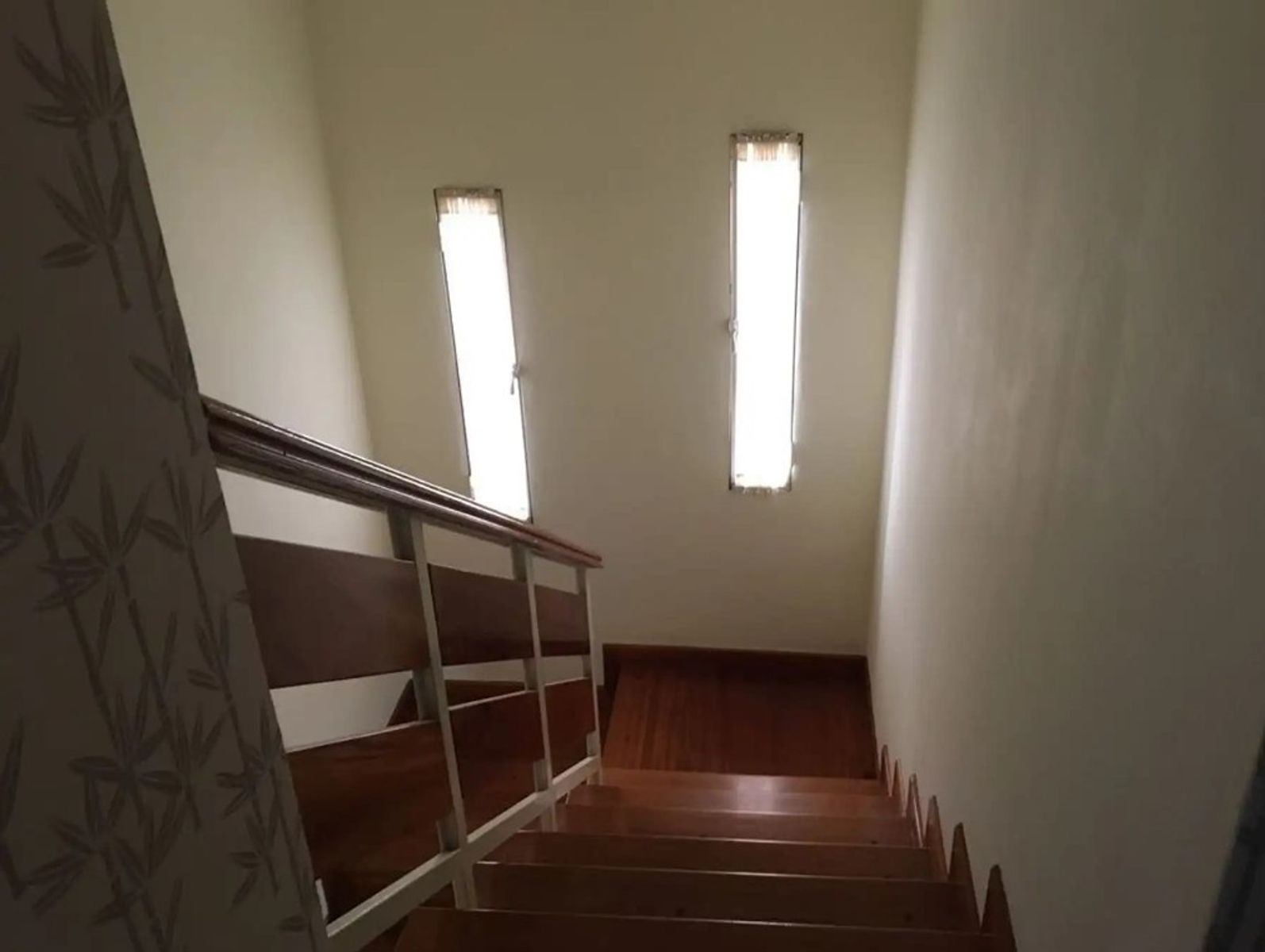 CASA DE SEIS AMBIENTES, MAS PILETA CON SALON 1ER PISO. — foto 8