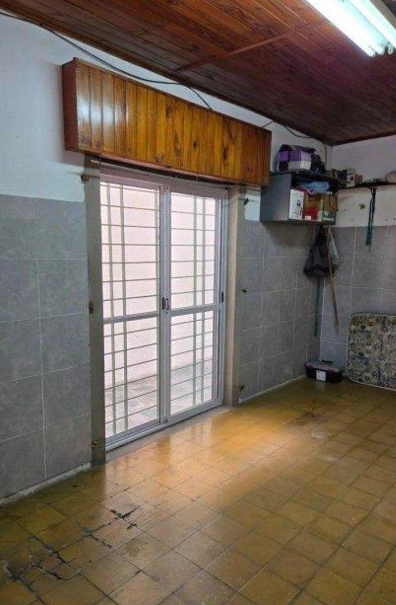 ¡VENDEMOS CASA DE TRES AMBIENTES, CON COCHERA MAS DEPARTAMENTO — foto 2