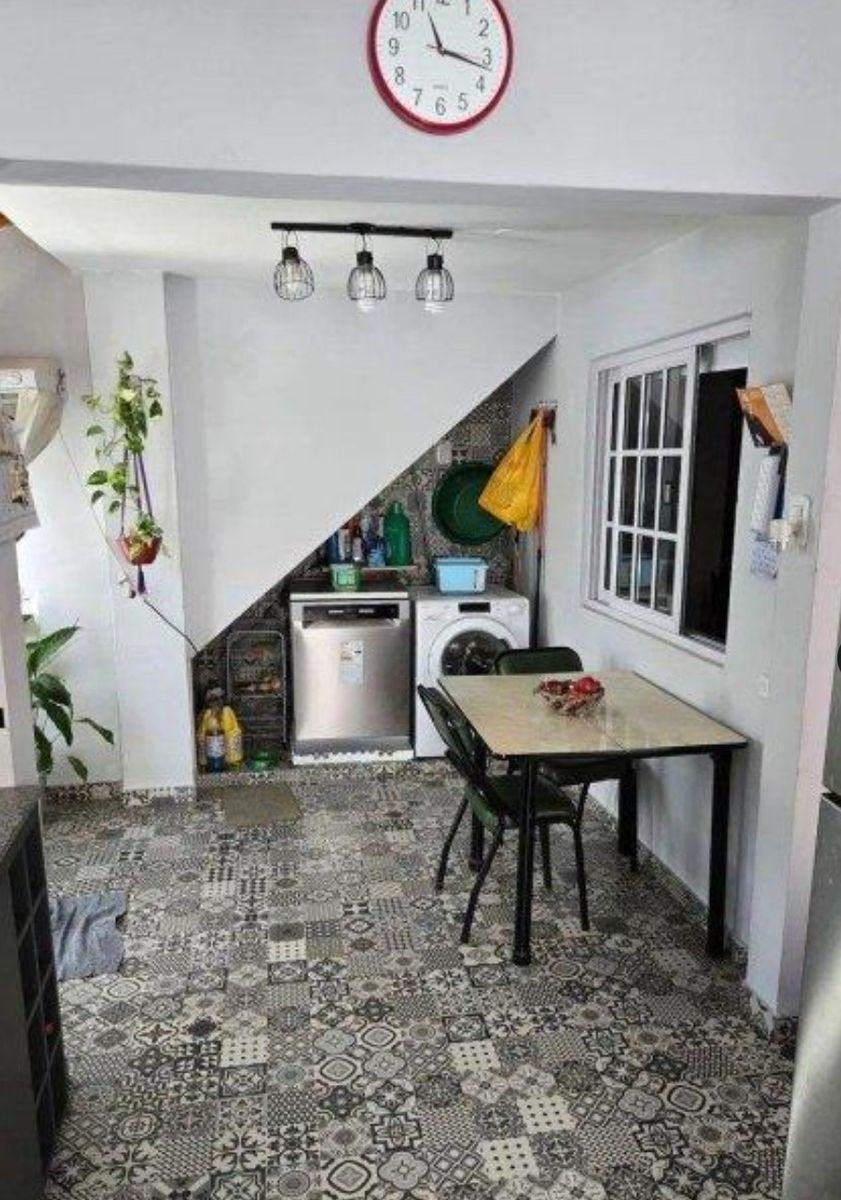 ¡VENDEMOS CASA DE TRES AMBIENTES, CON COCHERA MAS DEPARTAMENTO — foto 3