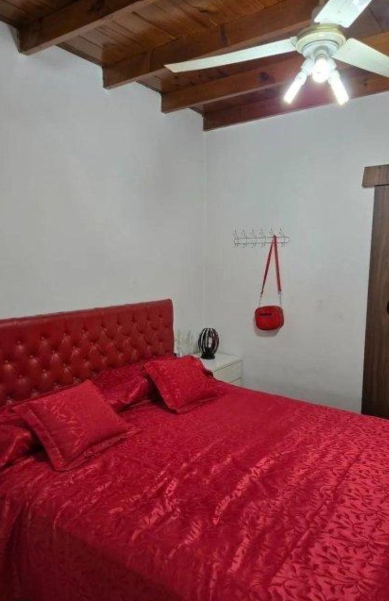 ¡VENDEMOS CASA DE TRES AMBIENTES, CON COCHERA MAS DEPARTAMENTO — foto 4