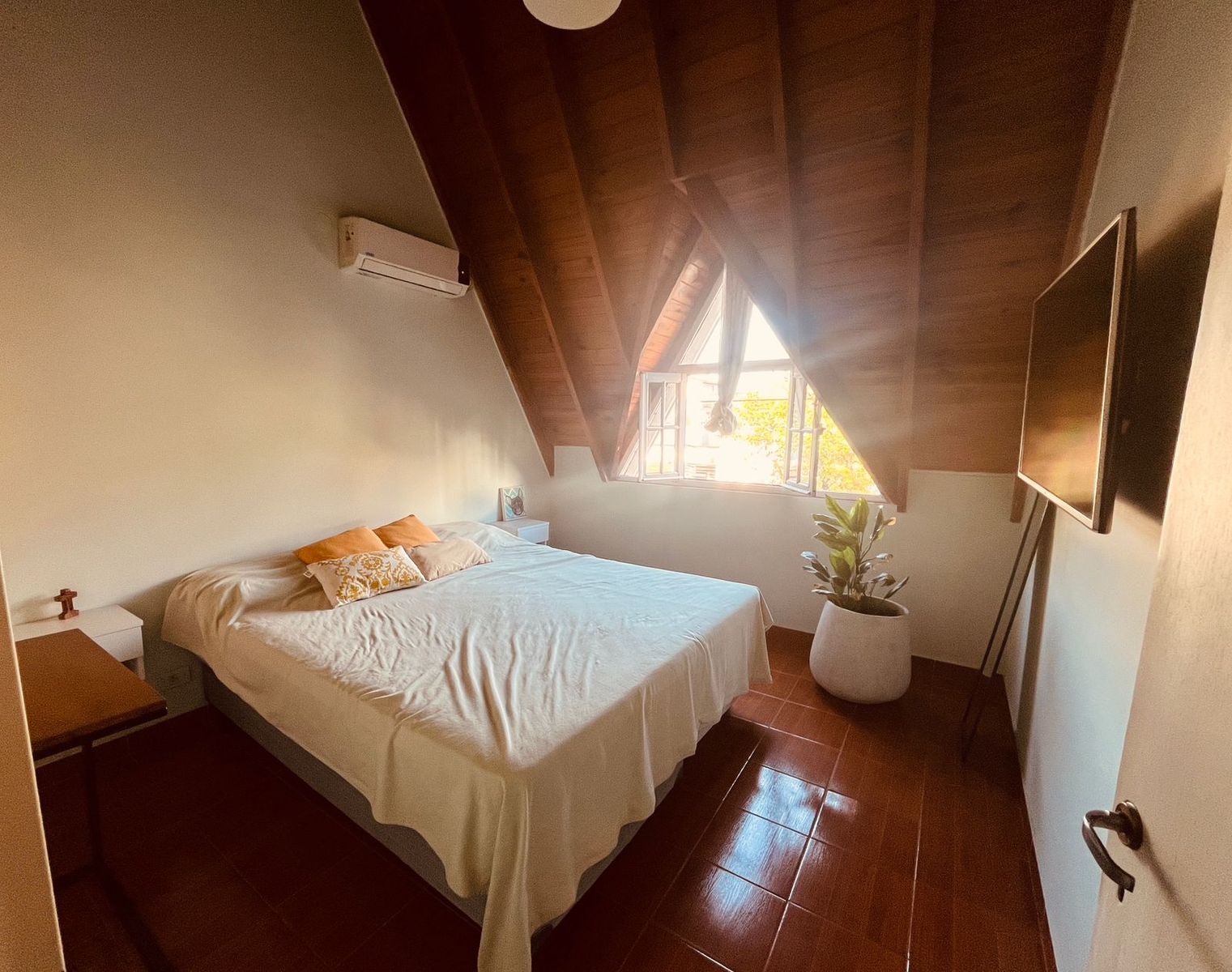 EXCELENTE DUPLEX DE TRES AMBIENTES — foto 3