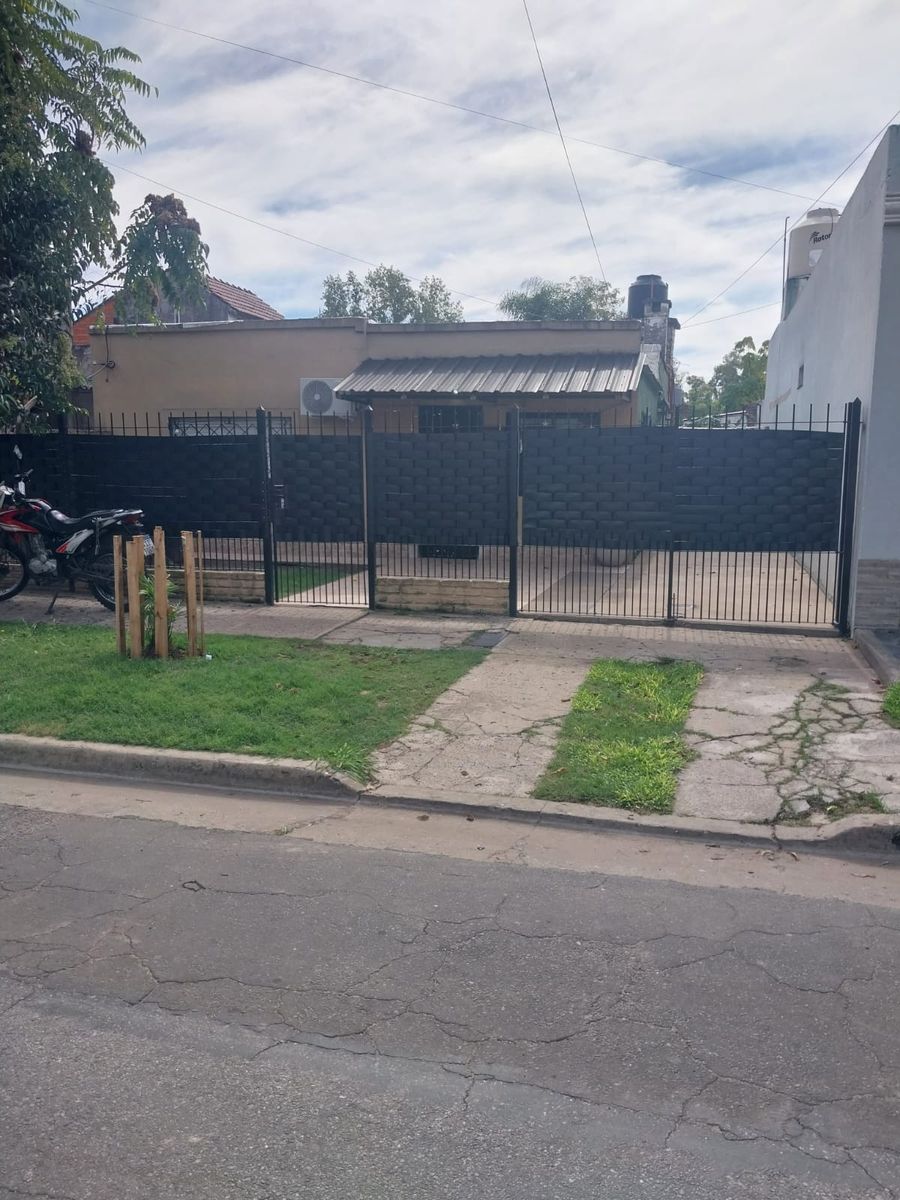 VENTA DE CASA EN LOTE PROPIO, 200 mts DE AV. VERGARA - 11