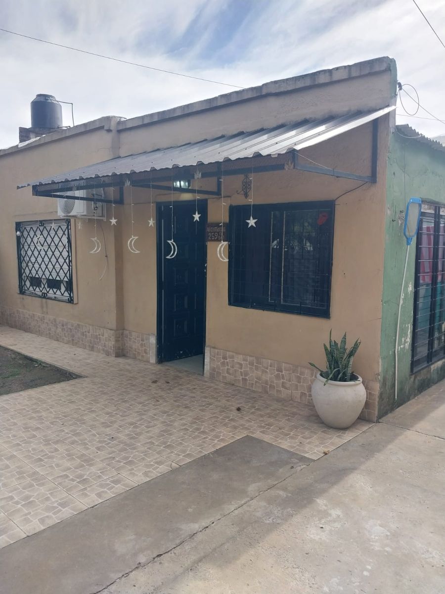 VENTA DE CASA EN LOTE PROPIO, 200 mts DE AV. VERGARA - 12