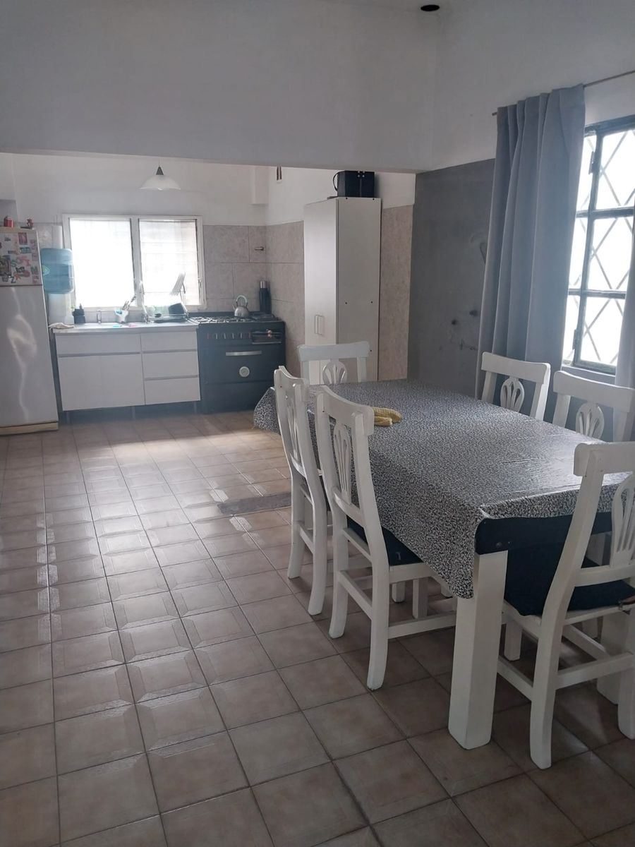 VENTA DE CASA EN LOTE PROPIO, 200 mts DE AV. VERGARA - 13