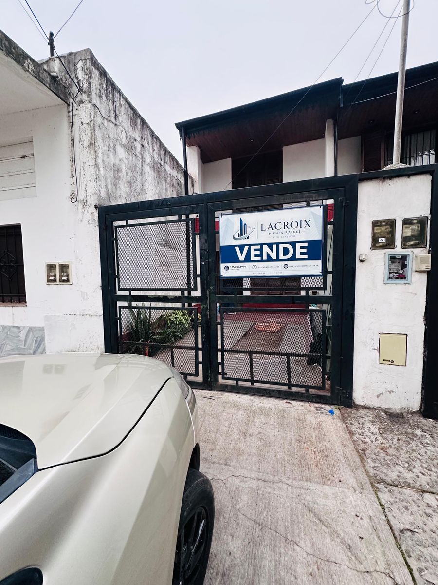 TRIPLEX EN VENTA FRENTE A PLAZA CATTANEO - 23